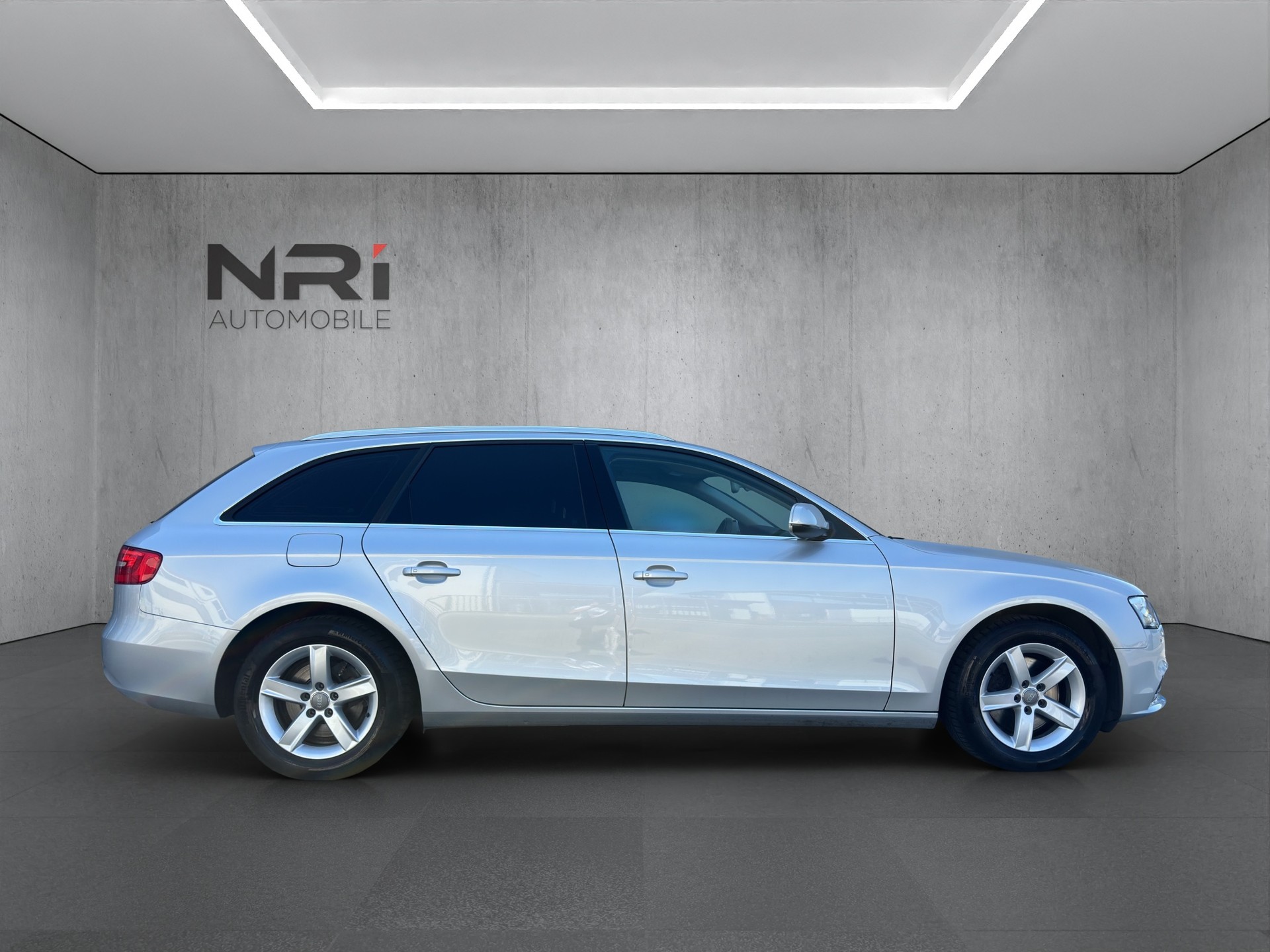 AUDI A4 Avant 2.0 TDI 177 quattro S-Tronic-showroom-element-3
