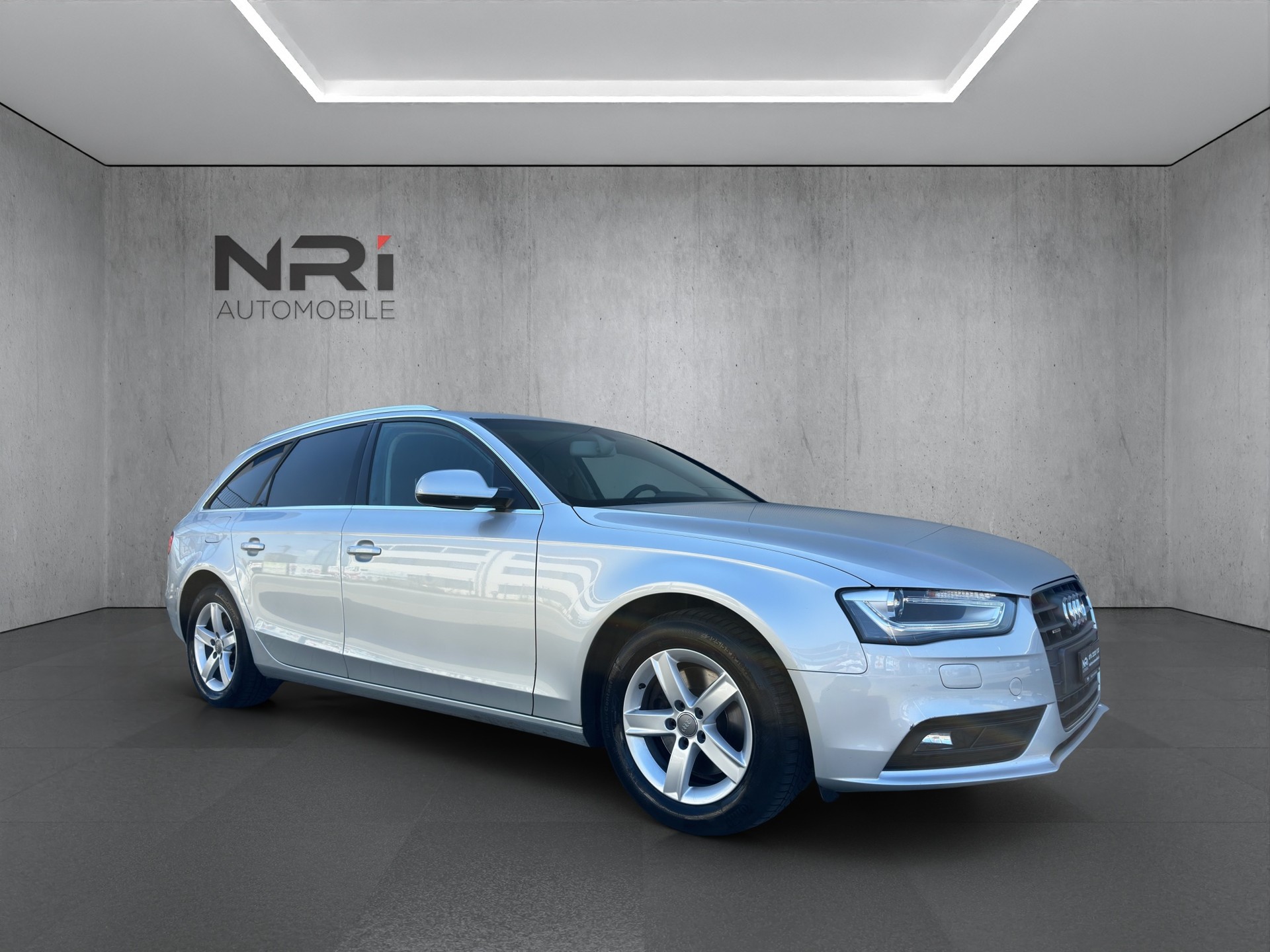 AUDI A4 Avant 2.0 TDI 177 quattro S-Tronic-showroom-element-2
