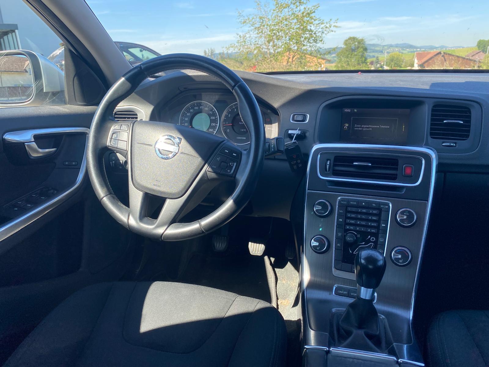 VOLVO S60 T3 Momentum-image-9