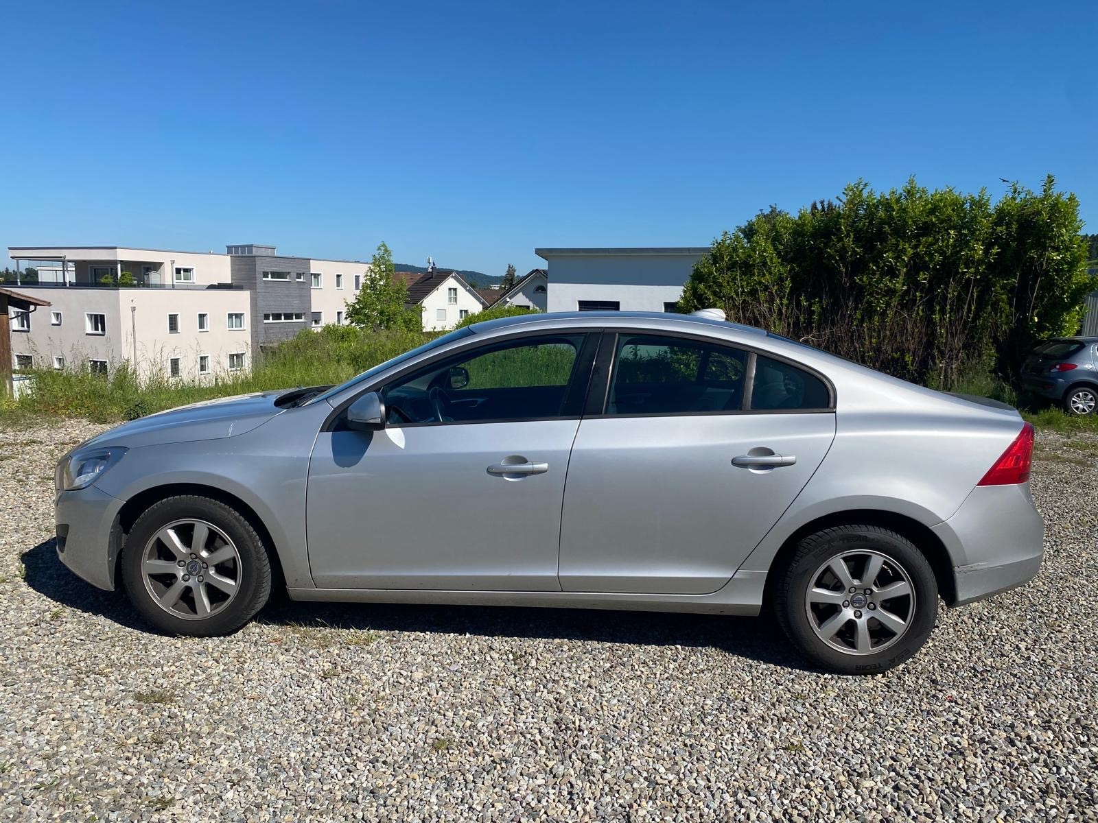 VOLVO S60 T3 Momentum-image-2