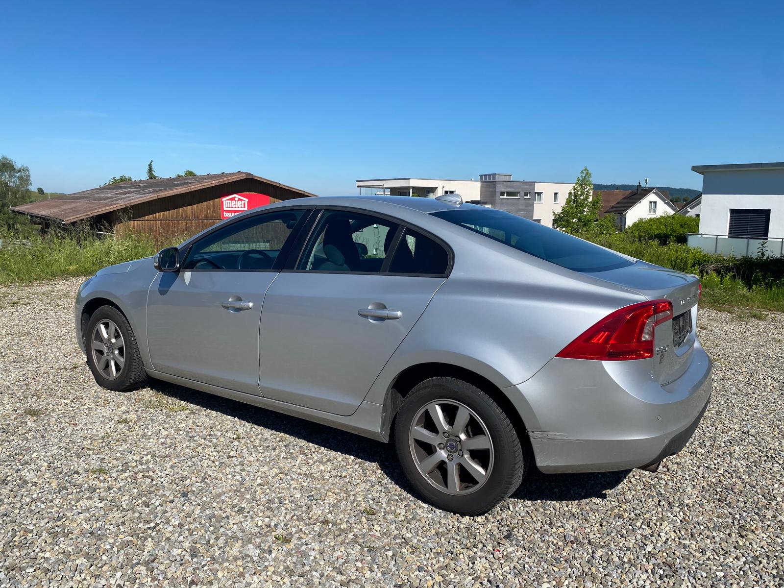 VOLVO S60 T3 Momentum-image-4