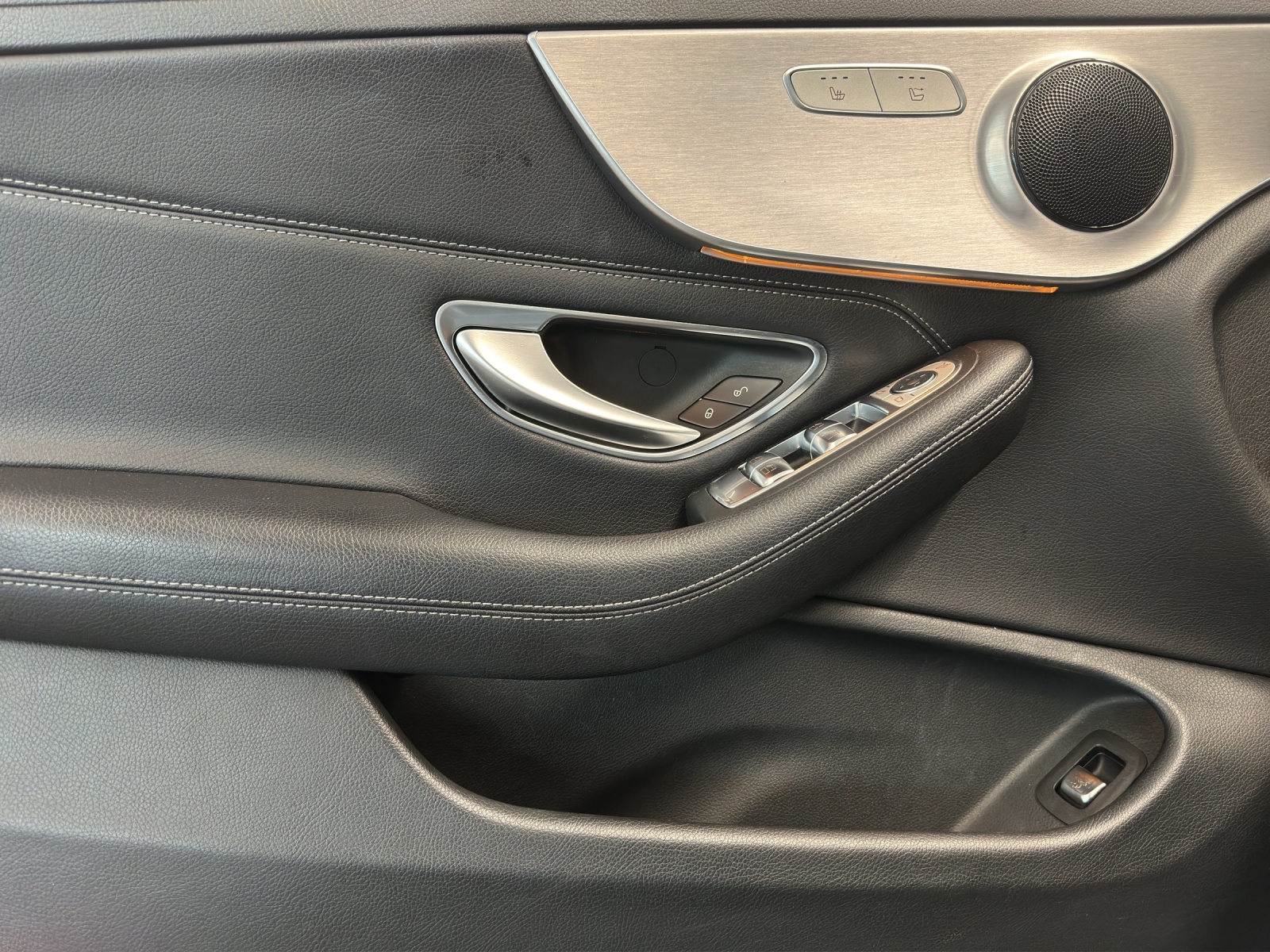 MERCEDES-BENZ C 200 AMG Line 4Matic-image-9