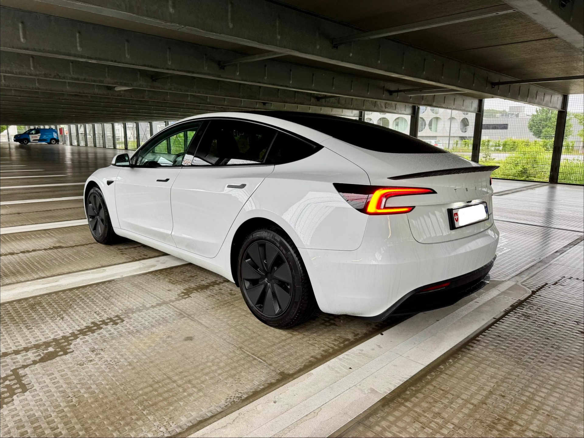 TESLA Model 3 Long Range Dual Motor AWD-image-3