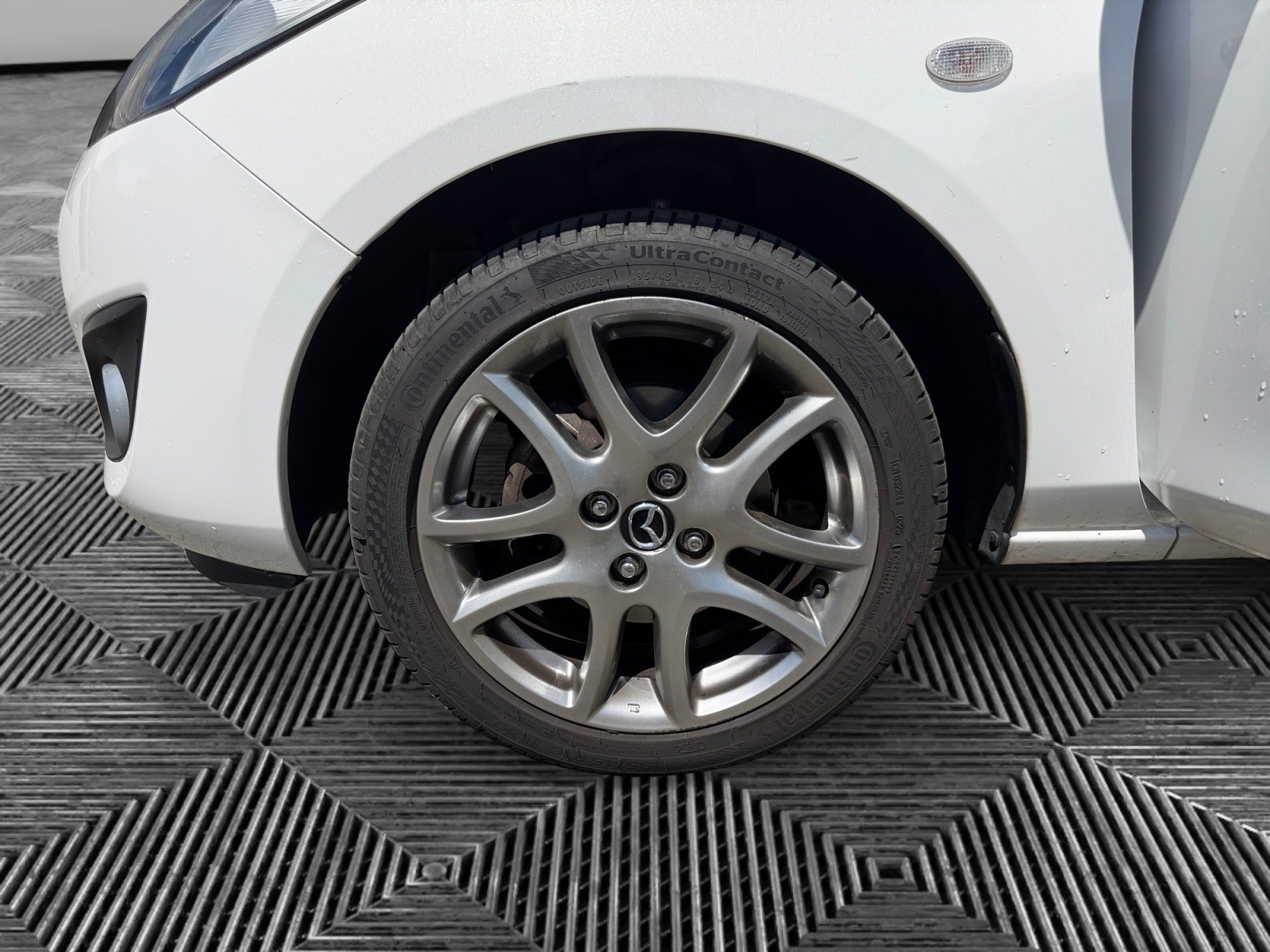MAZDA 2 1.3i 16V Exclusive-image-9
