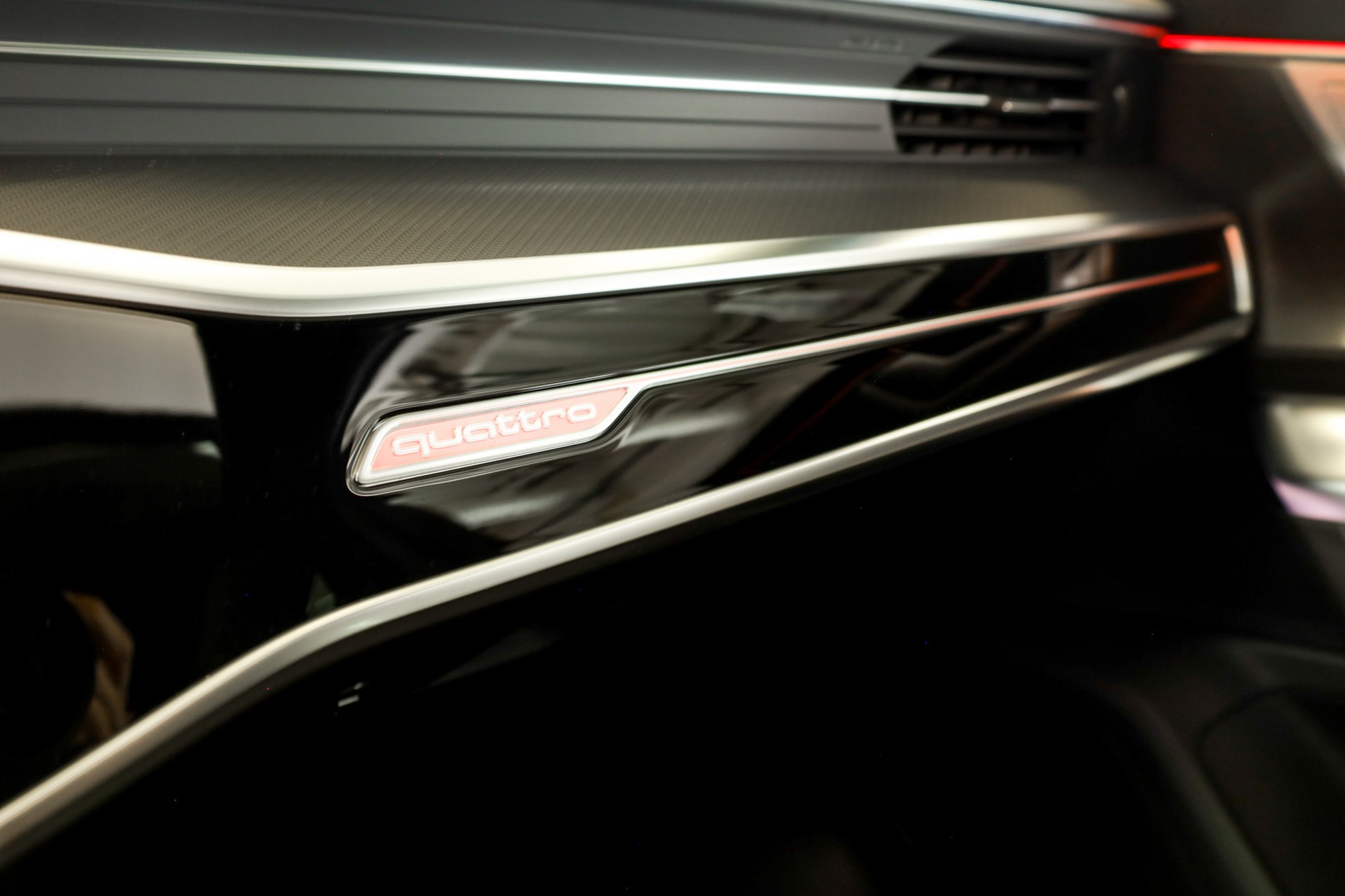 AUDI RS6 Avant 4.0 TFSI V8 quattro-image-24