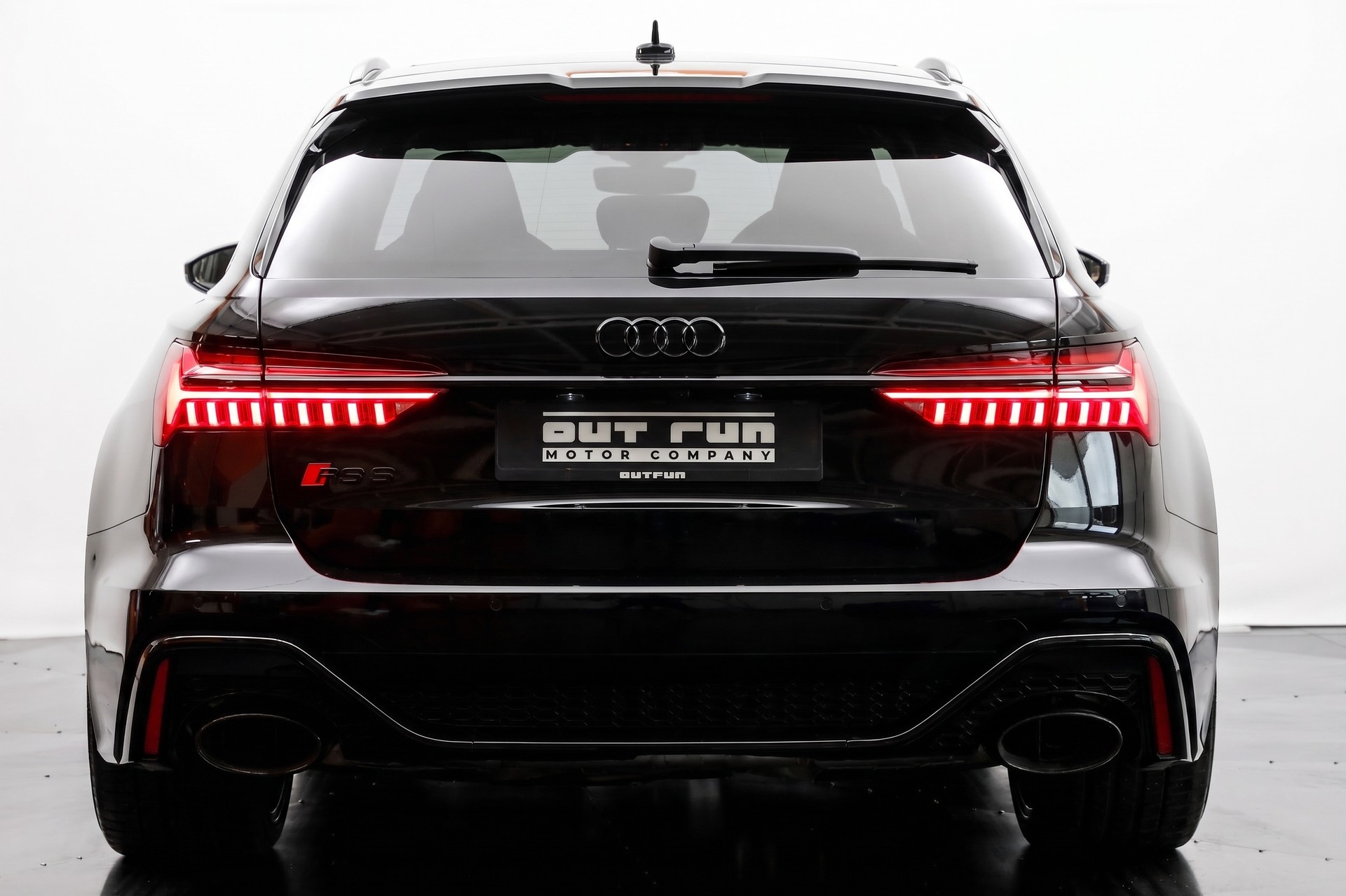 AUDI RS6 Avant 4.0 TFSI V8 quattro-image-2