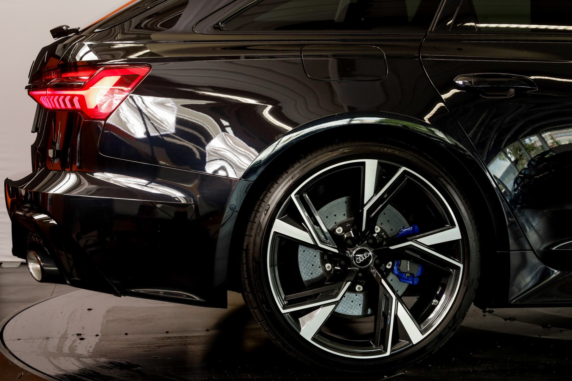 AUDI RS6 Avant 4.0 TFSI V8 quattro-image-9