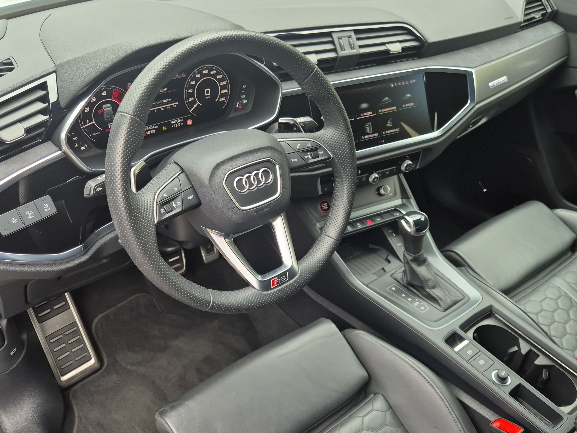 AUDI RS Q3 2.5 TFSI quattro S tronic-image-10