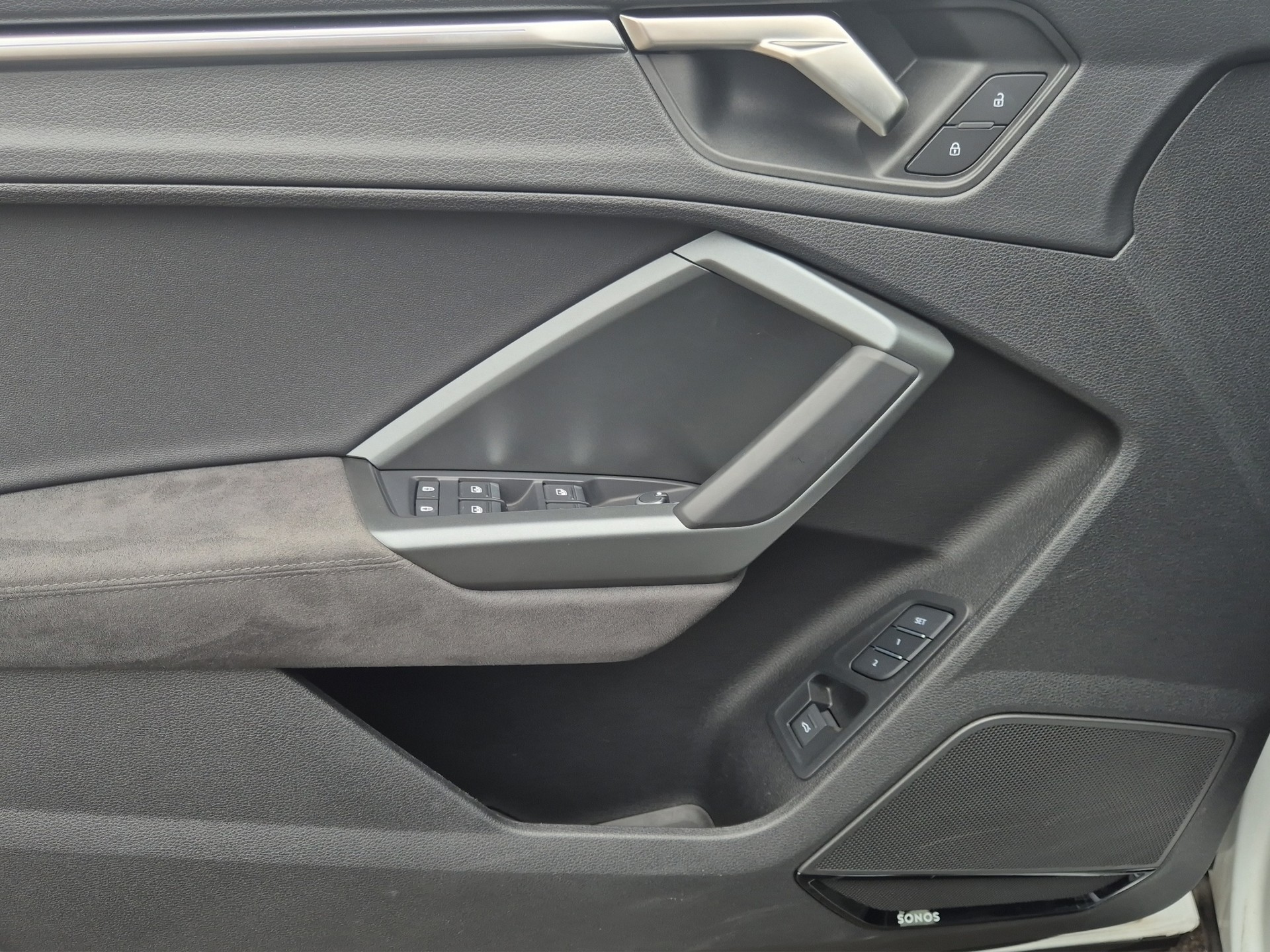 AUDI RS Q3 2.5 TFSI quattro S tronic-image-13