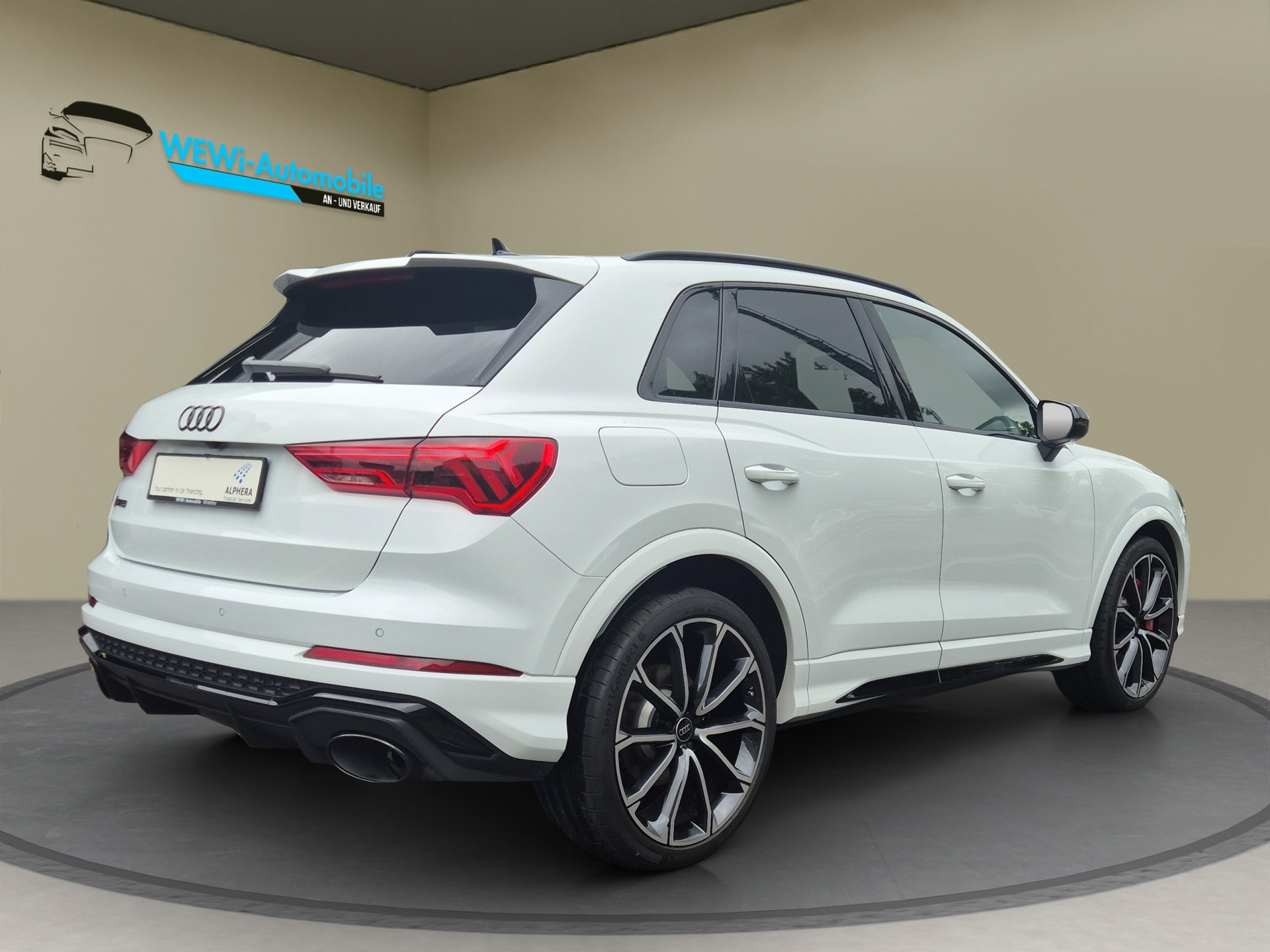AUDI RS Q3 2.5 TFSI quattro S tronic-image-4