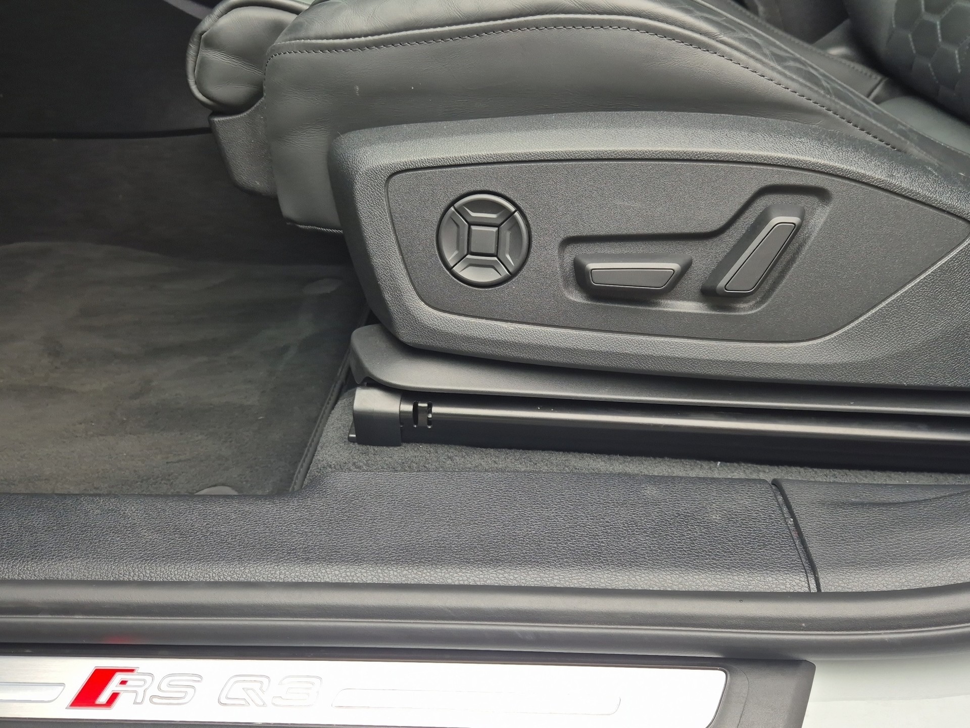 AUDI RS Q3 2.5 TFSI quattro S tronic-image-9