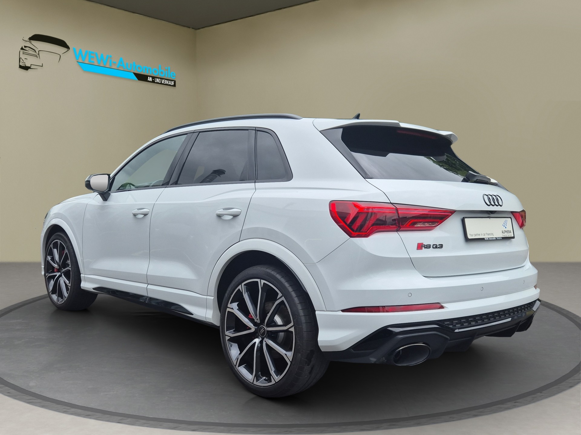 AUDI RS Q3 2.5 TFSI quattro S tronic-image-2