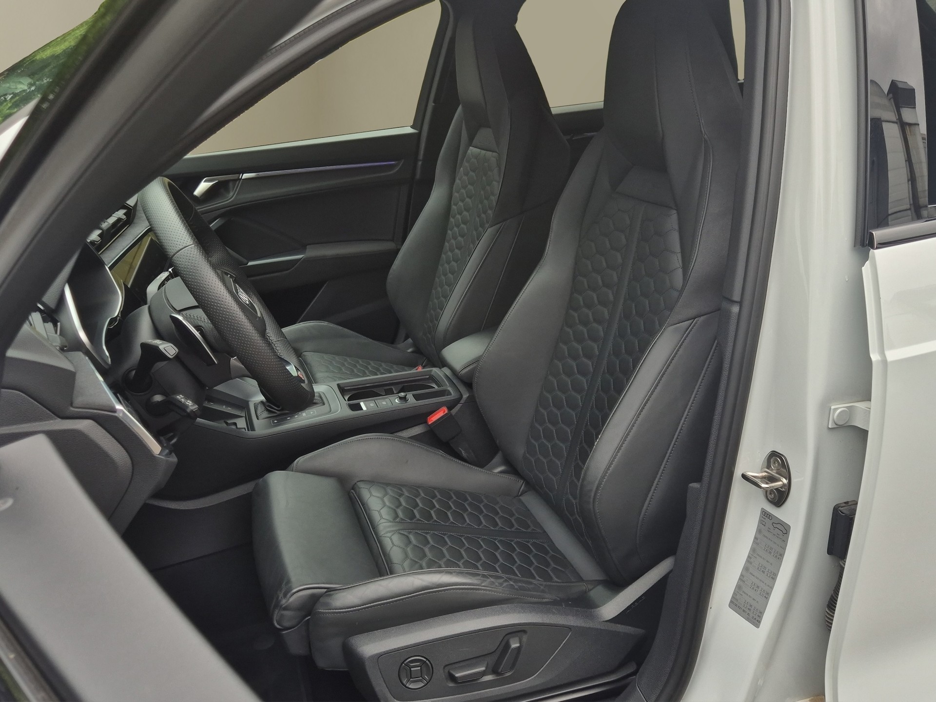 AUDI RS Q3 2.5 TFSI quattro S tronic-image-8
