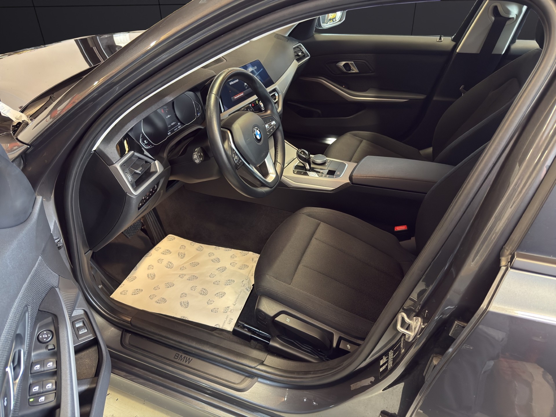BMW 318d 48V Touring Sport Line Steptronic-image-9