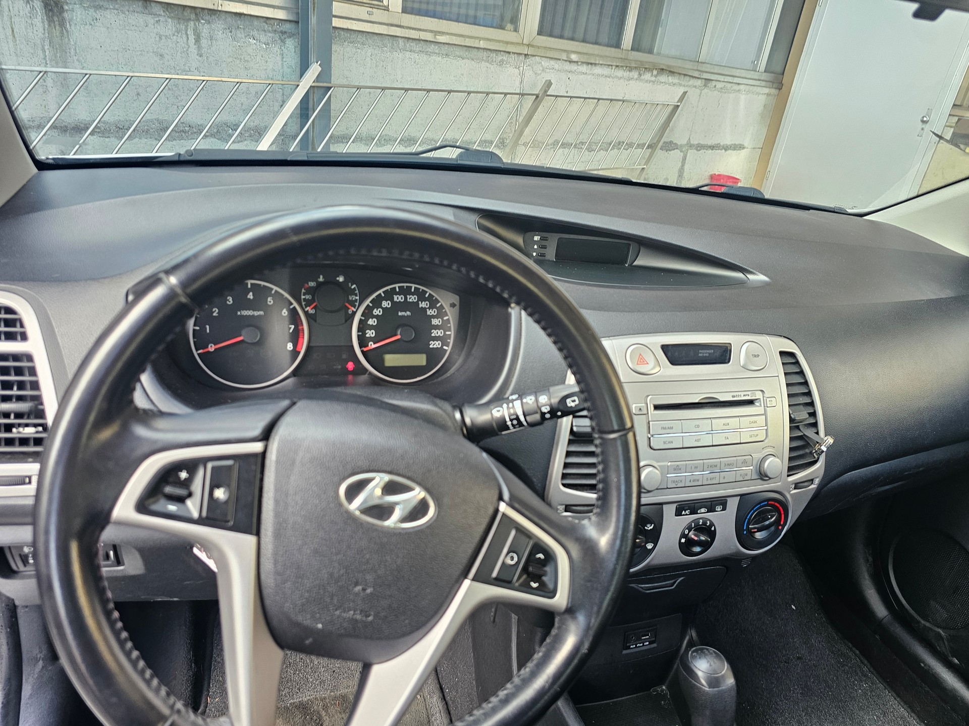 HYUNDAI i20 1.4 Style-image-6
