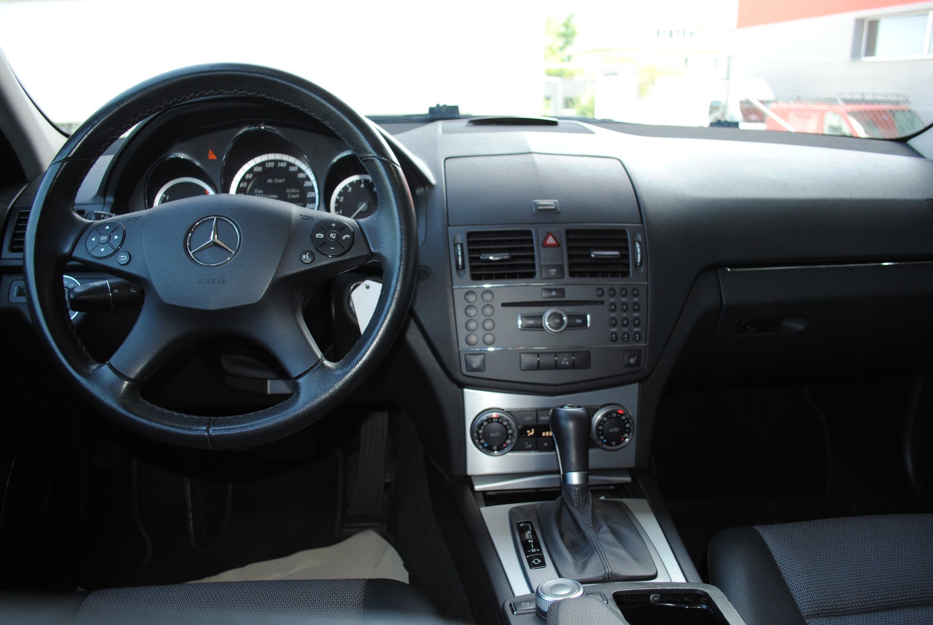 MERCEDES-BENZ C 180 Kompressor BlueEff. Avantgarde Aut.-image-9