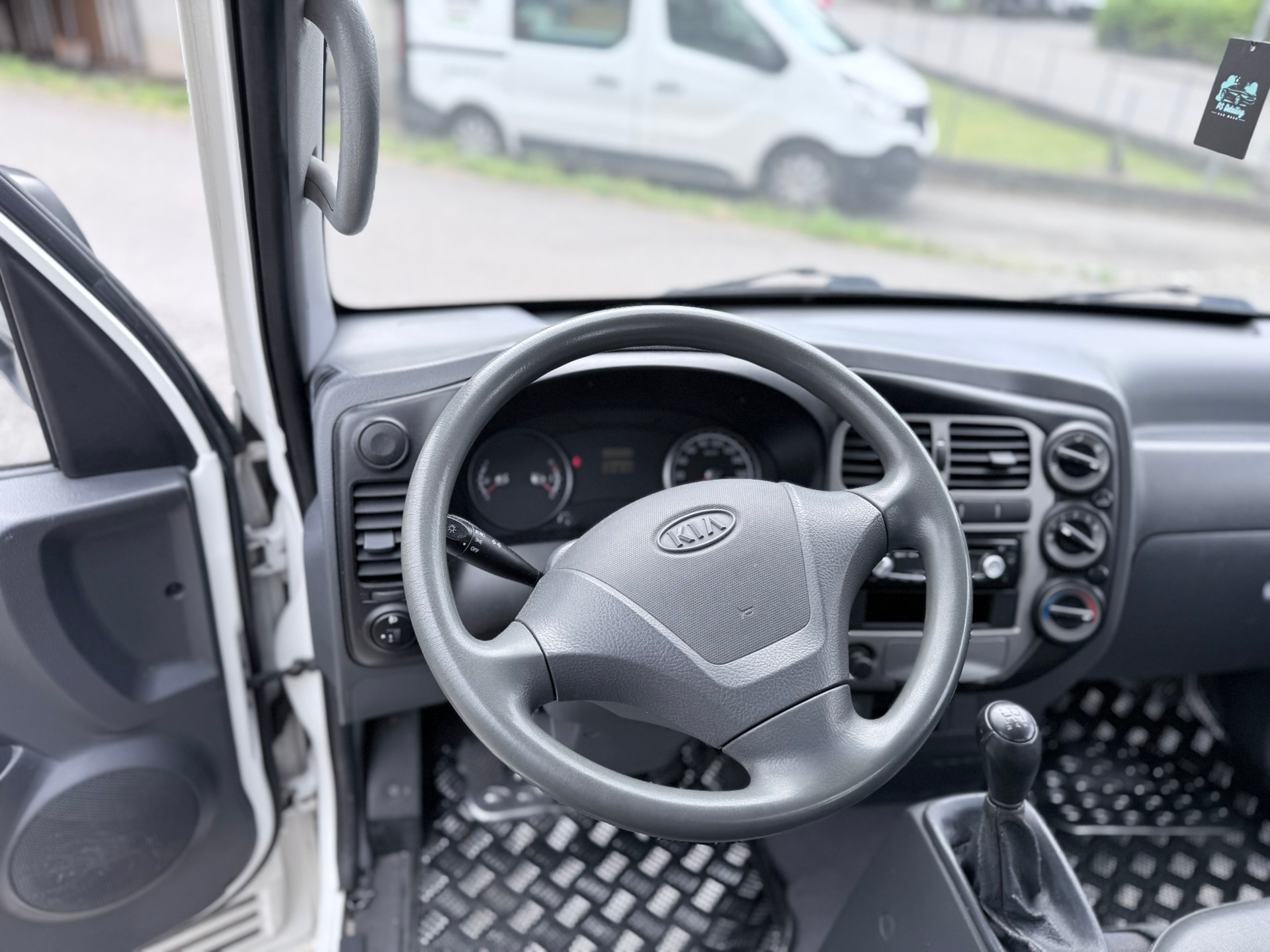 KIA K2900 CRDi-image-12