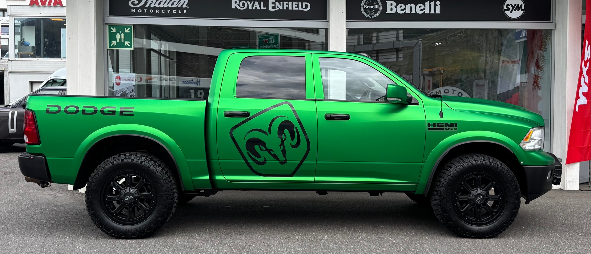 DODGE Ram 1500 Crew Cab 5.7l V8 Laremie-image-1