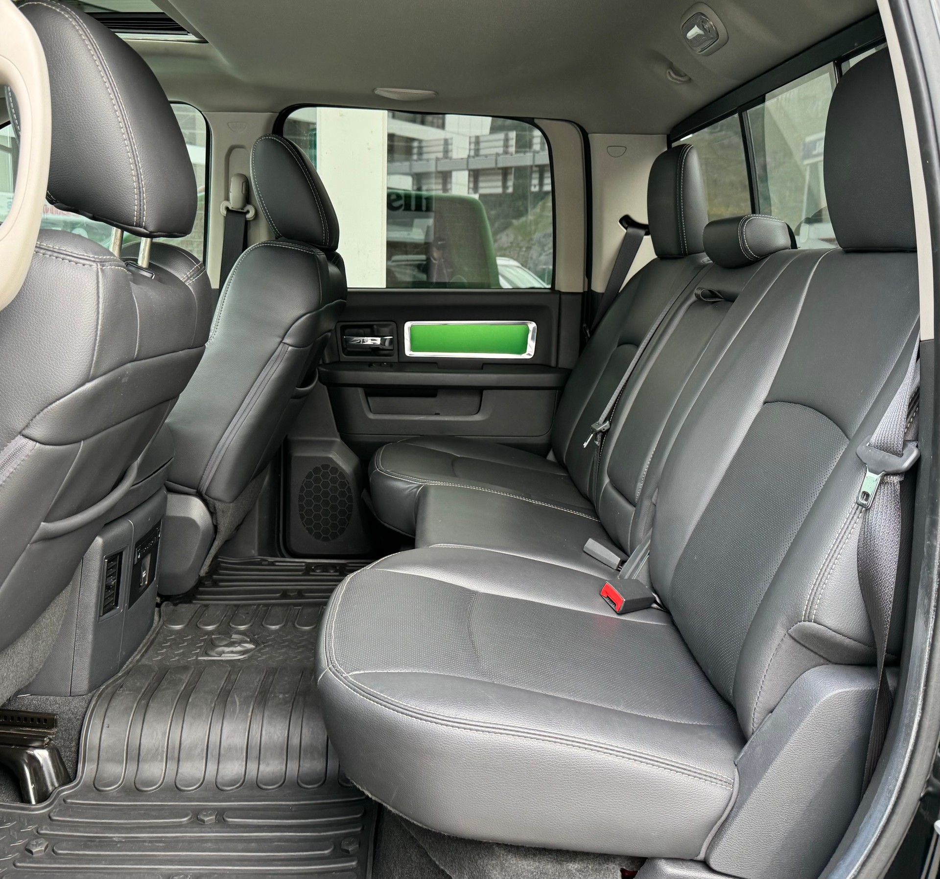 DODGE Ram 1500 Crew Cab 5.7l V8 Laremie-image-9