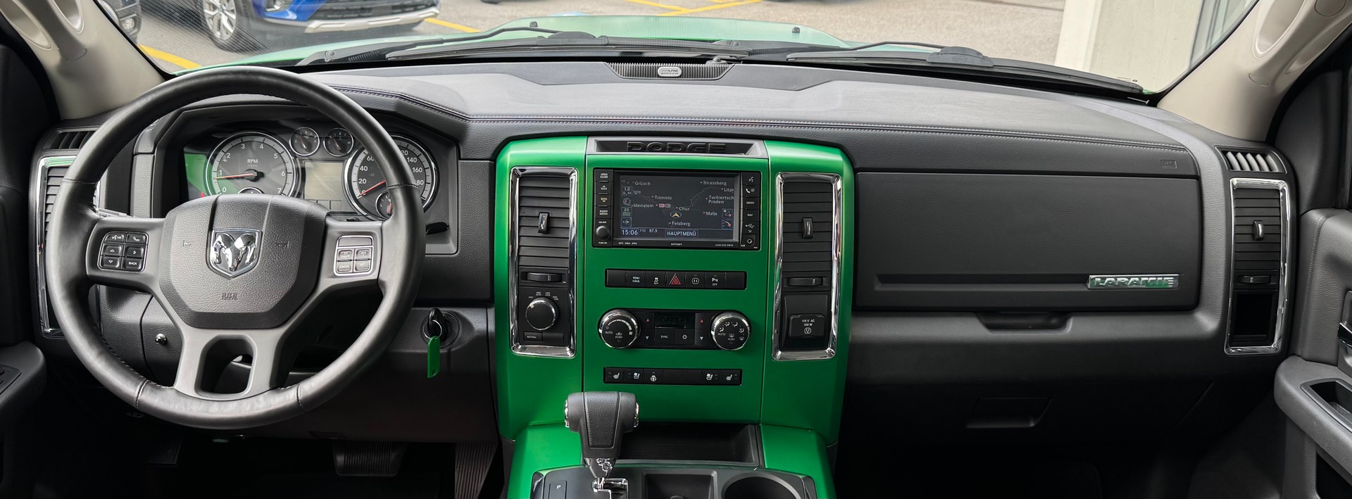 DODGE Ram 1500 Crew Cab 5.7l V8 Laremie-image-11