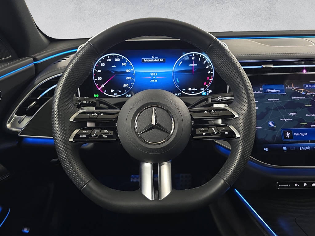 MERCEDES-BENZ E 300 de AMG Line 4Matic T-Modell-image-11