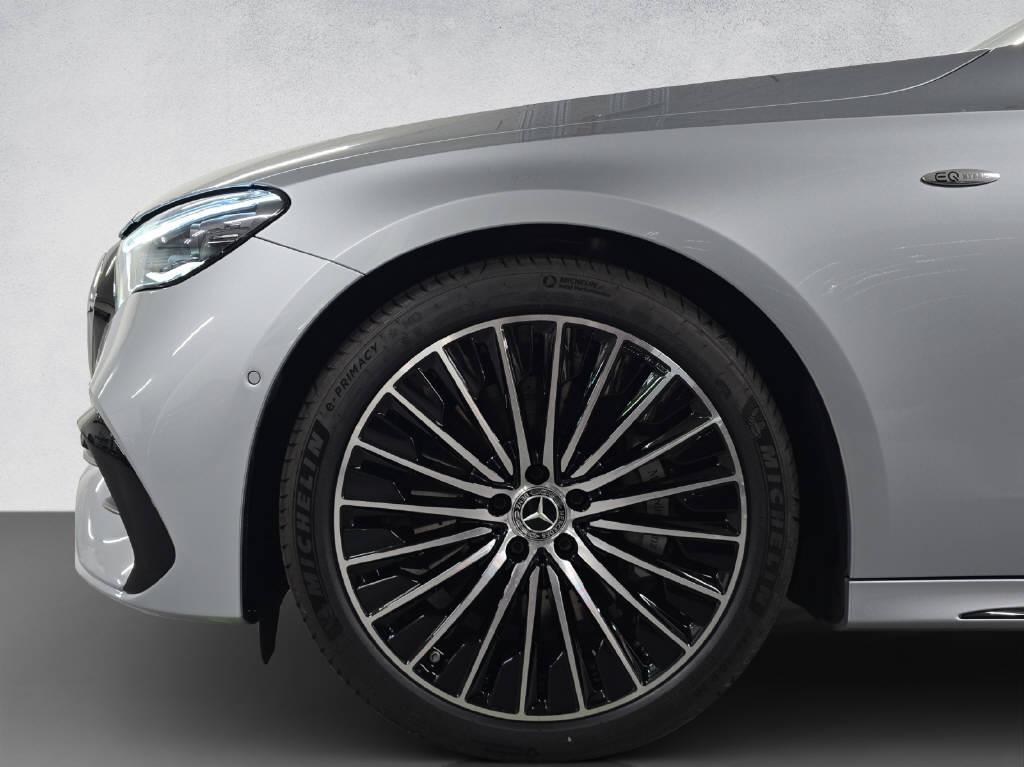 MERCEDES-BENZ E 300 de AMG Line 4Matic T-Modell-image-6