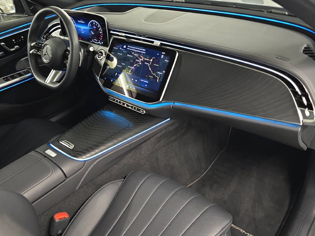 MERCEDES-BENZ E 300 de AMG Line 4Matic T-Modell-image-10
