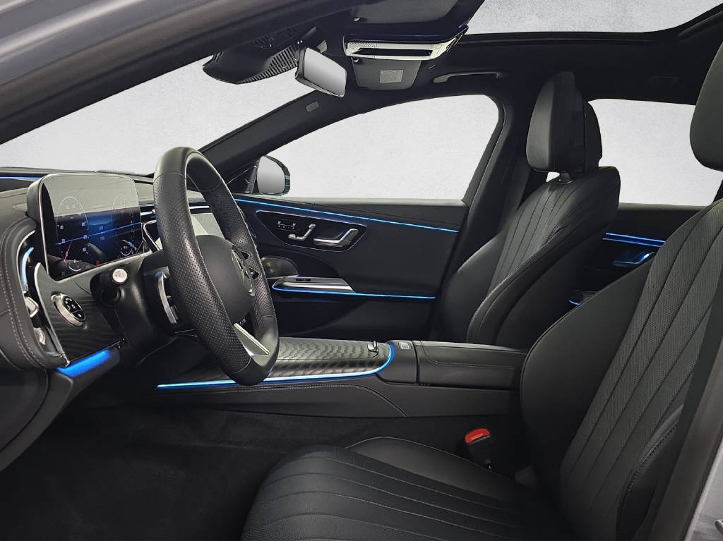 MERCEDES-BENZ E 300 de AMG Line 4Matic T-Modell-image-9
