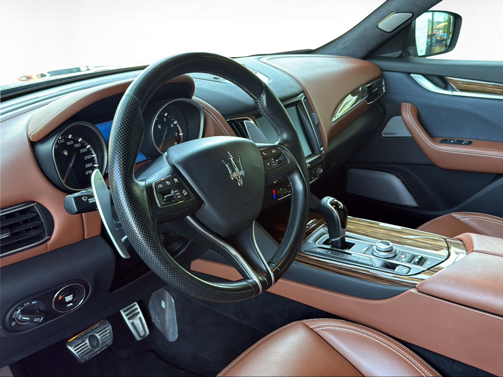 MASERATI Levante S 3.0 V6 GranLusso Automatica MY18-image-3