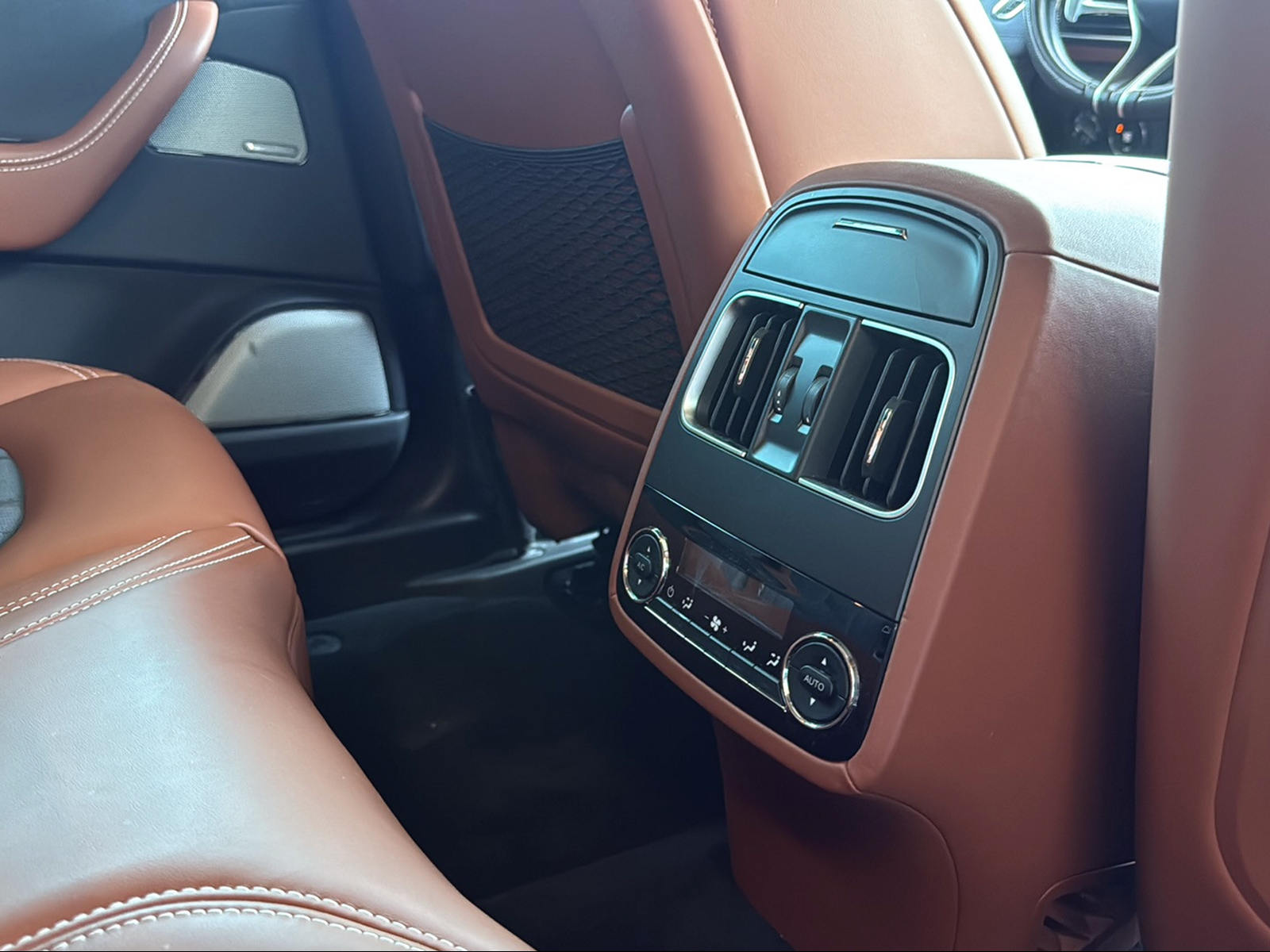 MASERATI Levante S 3.0 V6 GranLusso Automatica MY18-image-5