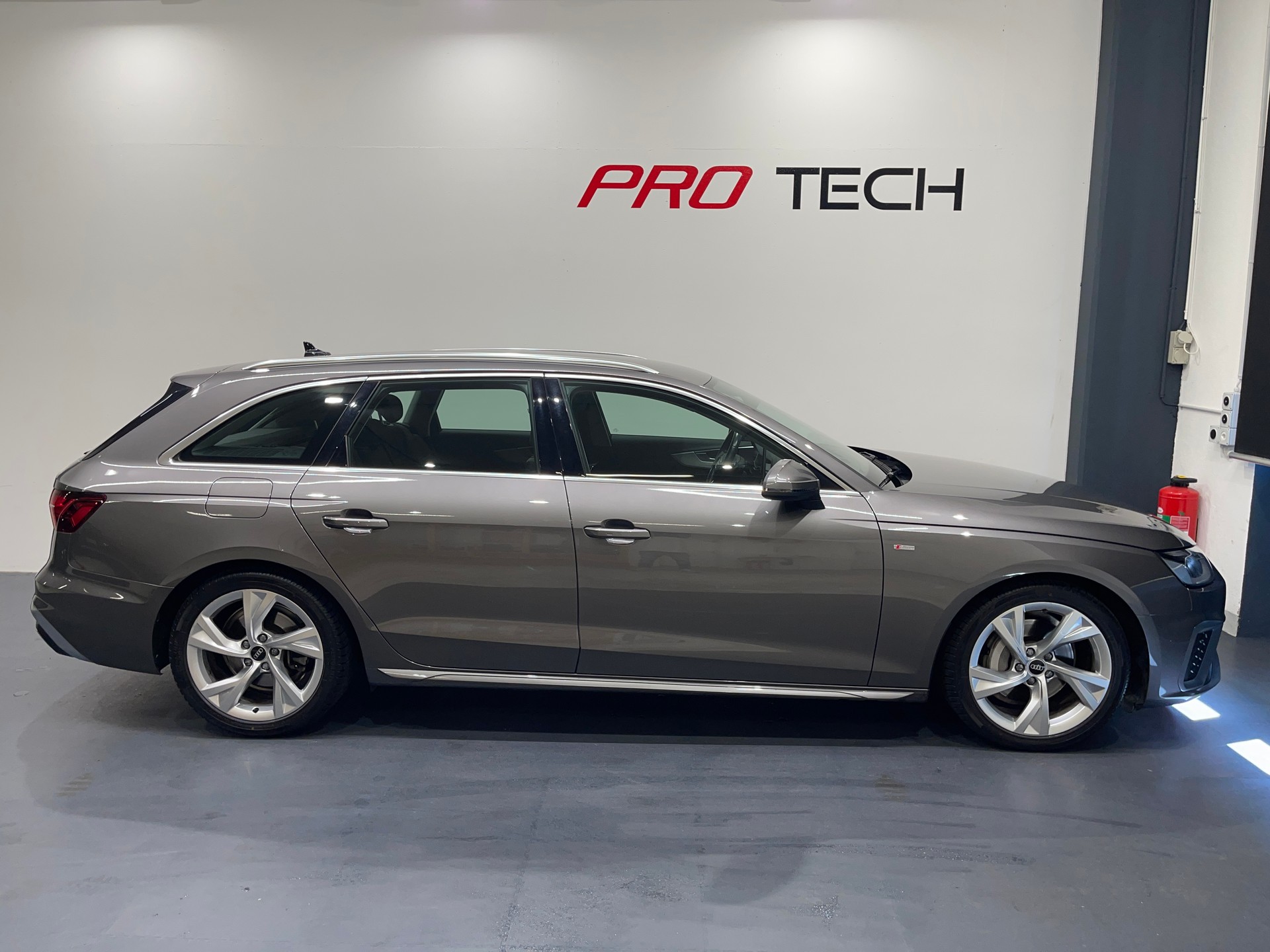 AUDI A4 Avant 40 TDI S line S-tronic-image-1