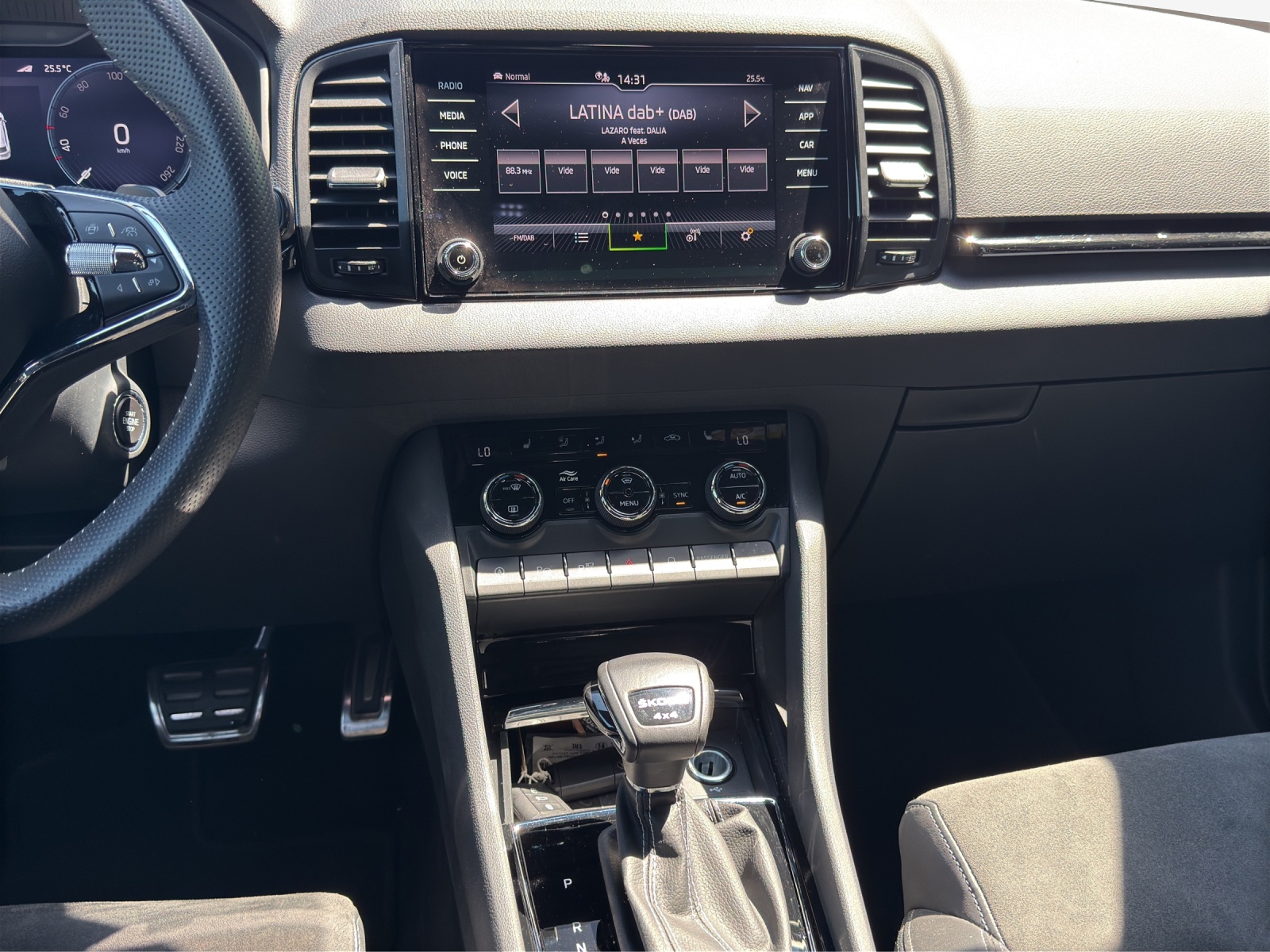 SKODA Karoq 2.0 TSI SportLine 4x4 DSG-image-10