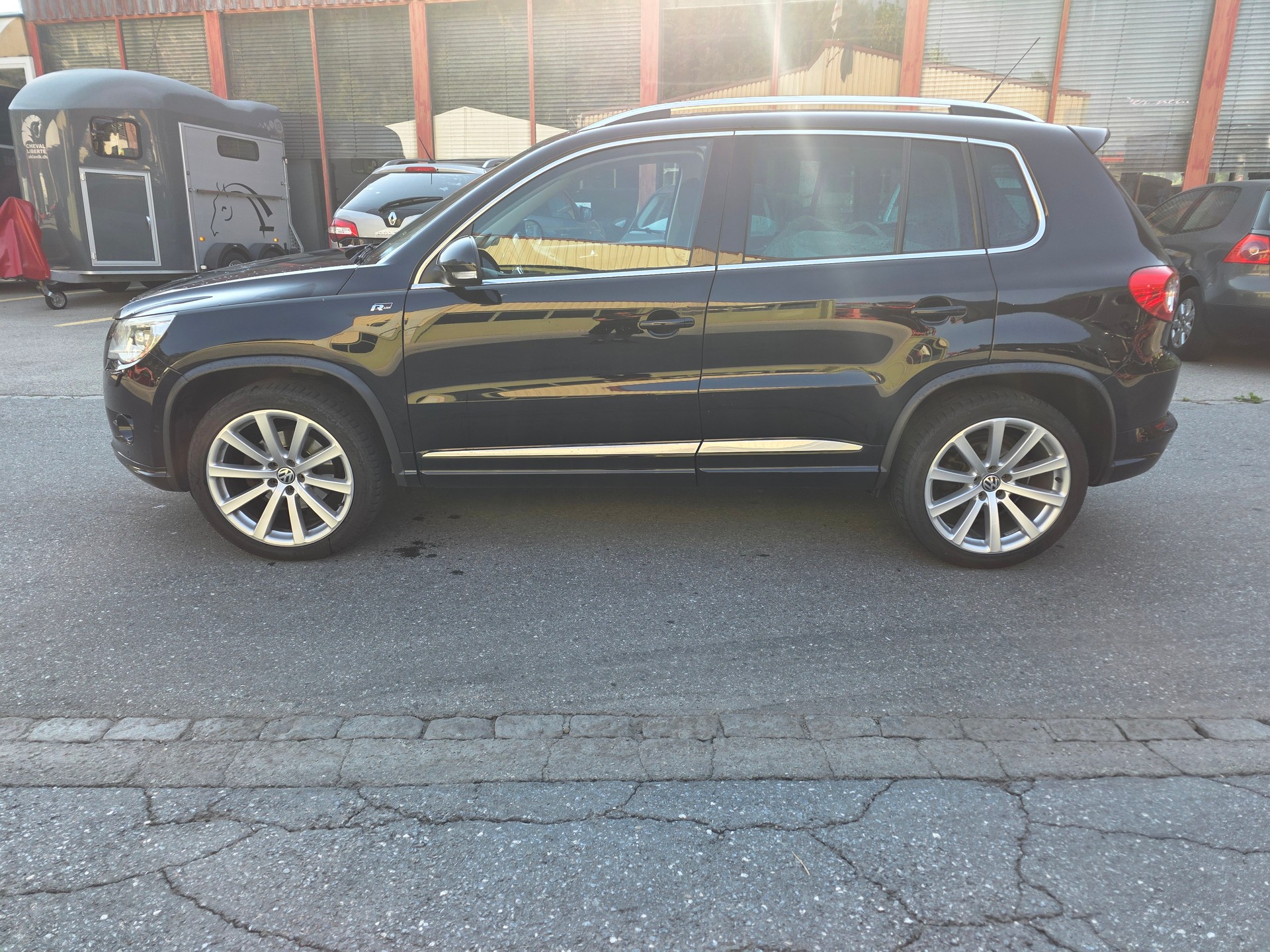 VW Tiguan 2.0 TSI Sport&Style-image-4