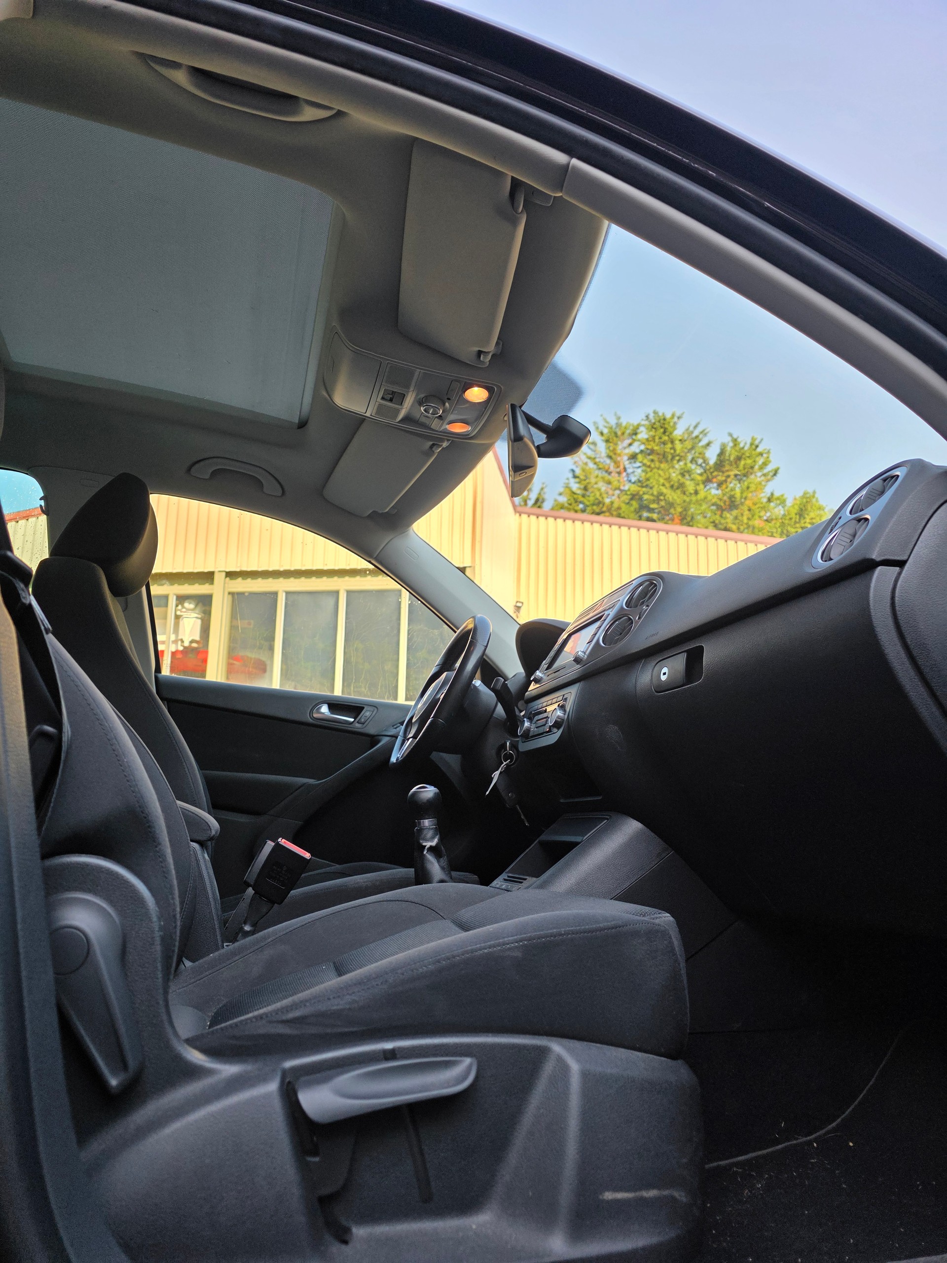 VW Tiguan 2.0 TSI Sport&Style-image-11