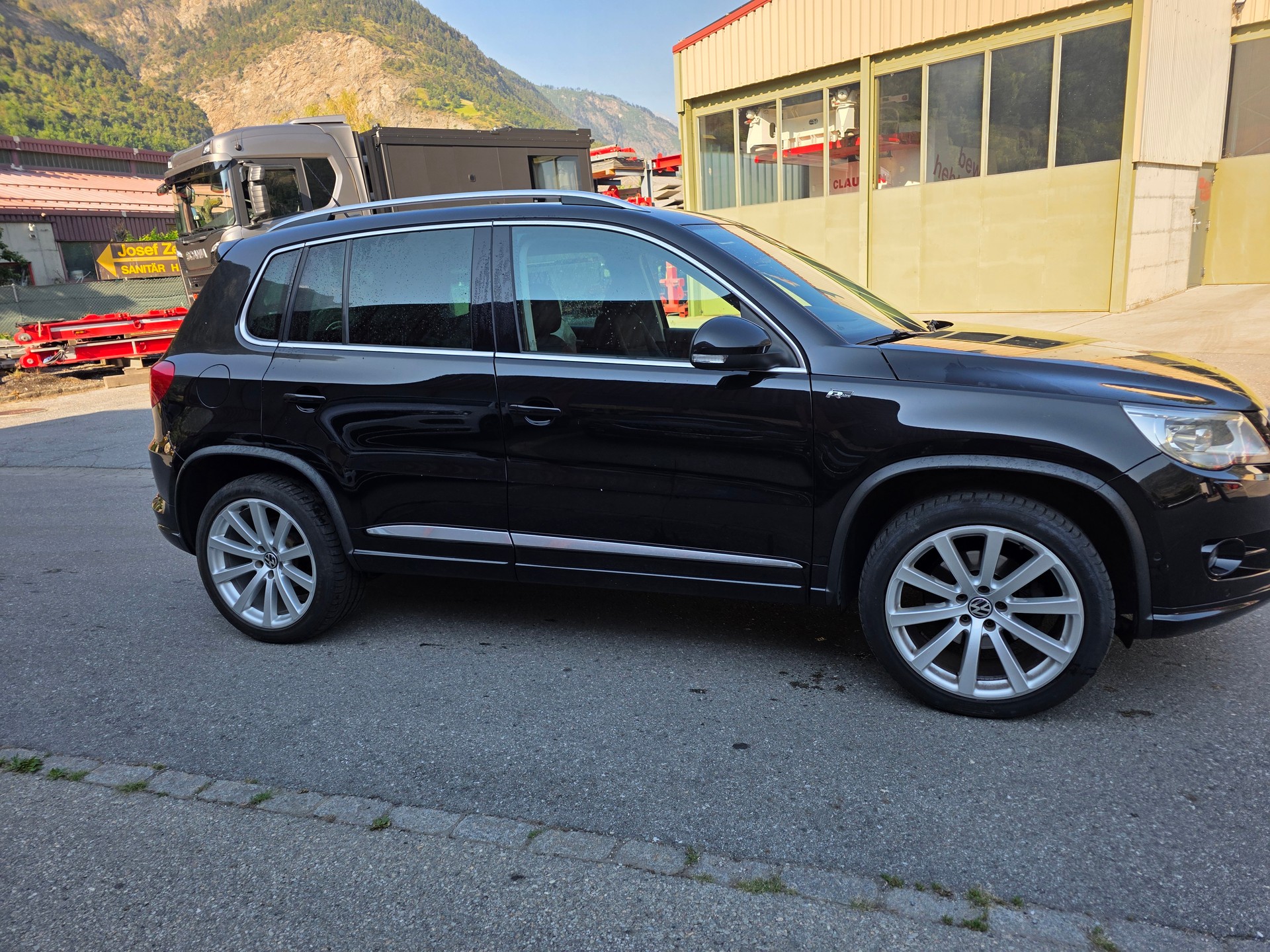 VW Tiguan 2.0 TSI Sport&Style-image-3