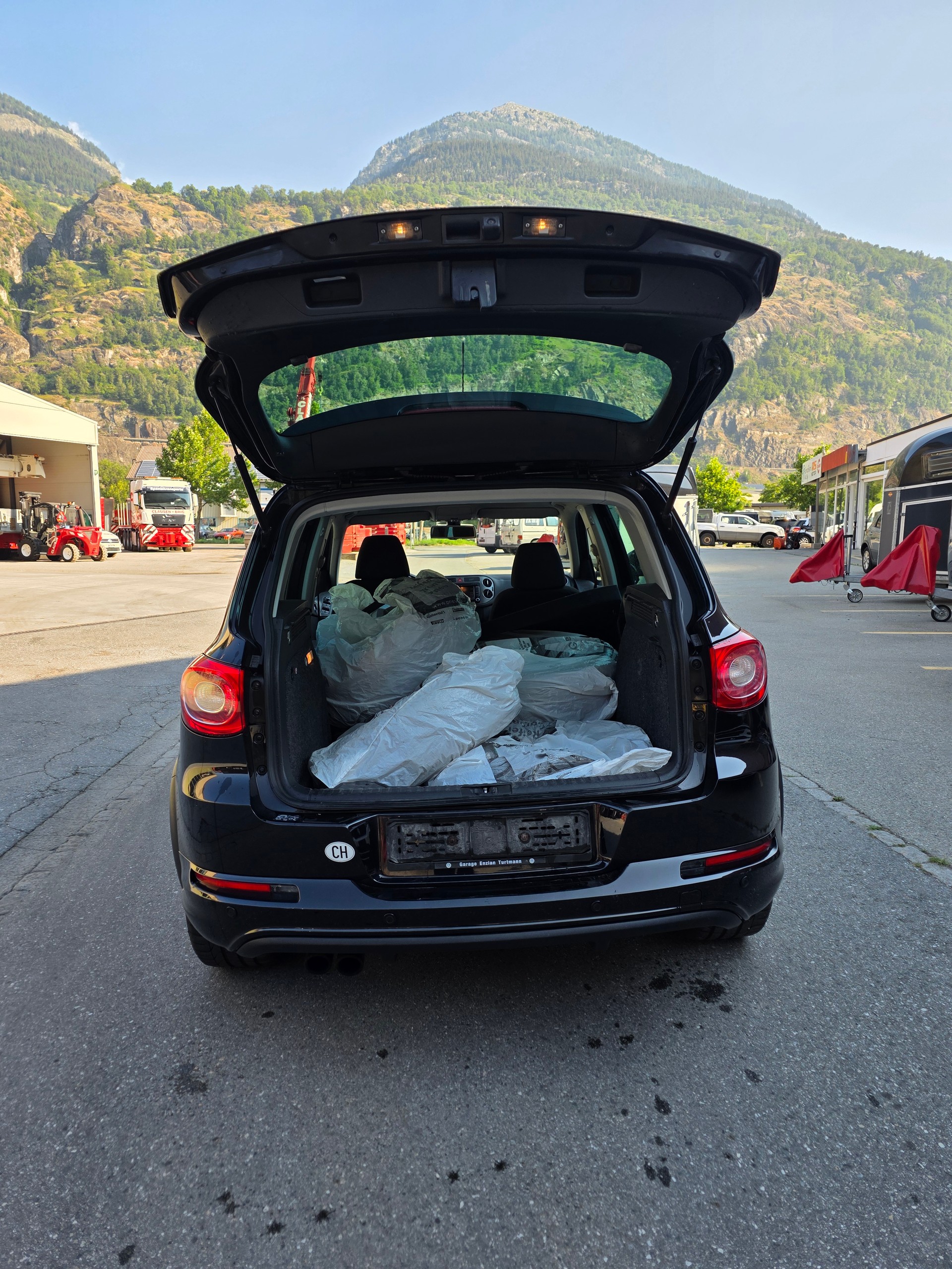 VW Tiguan 2.0 TSI Sport&Style-image-7