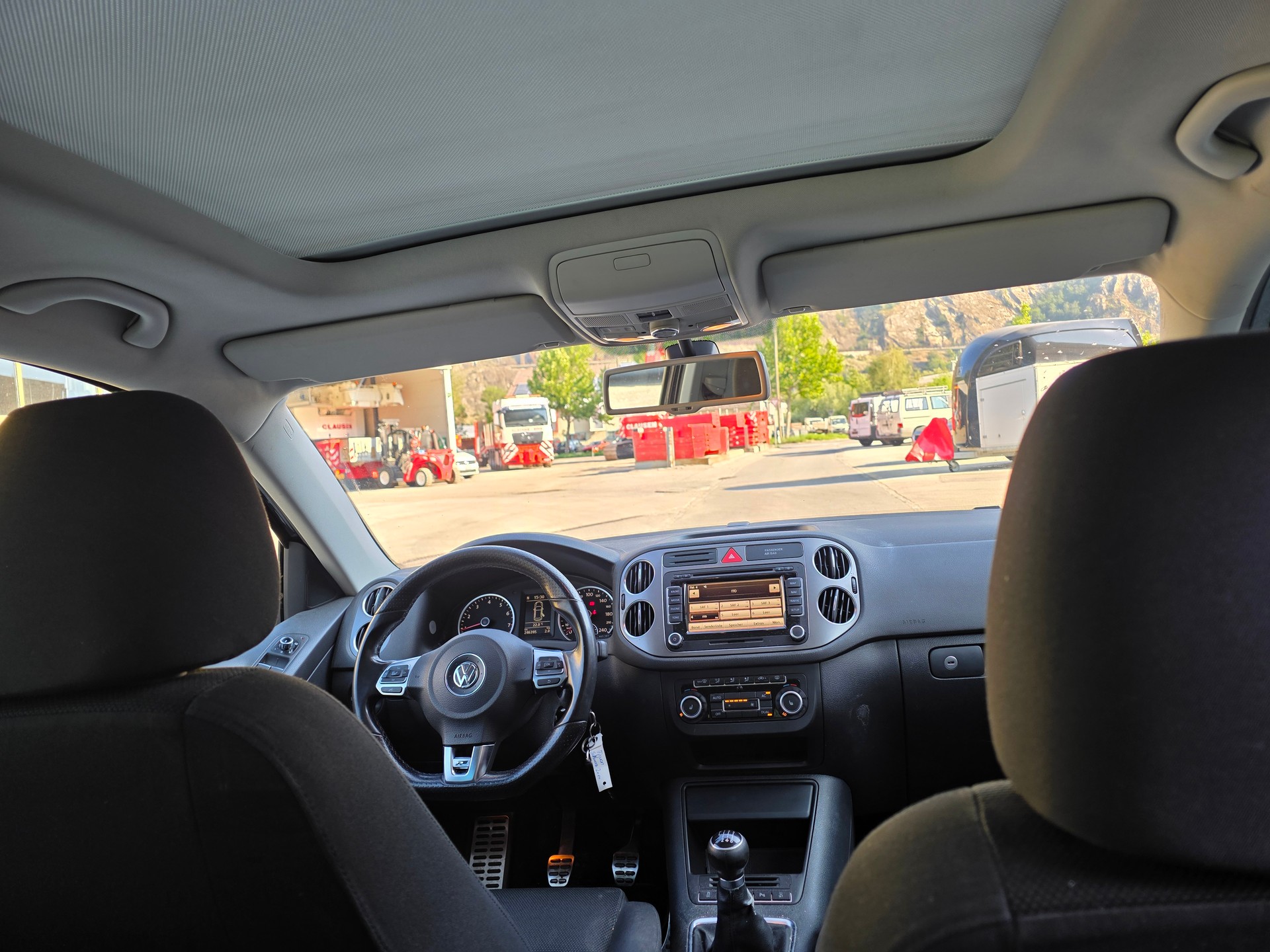 VW Tiguan 2.0 TSI Sport&Style-image-12