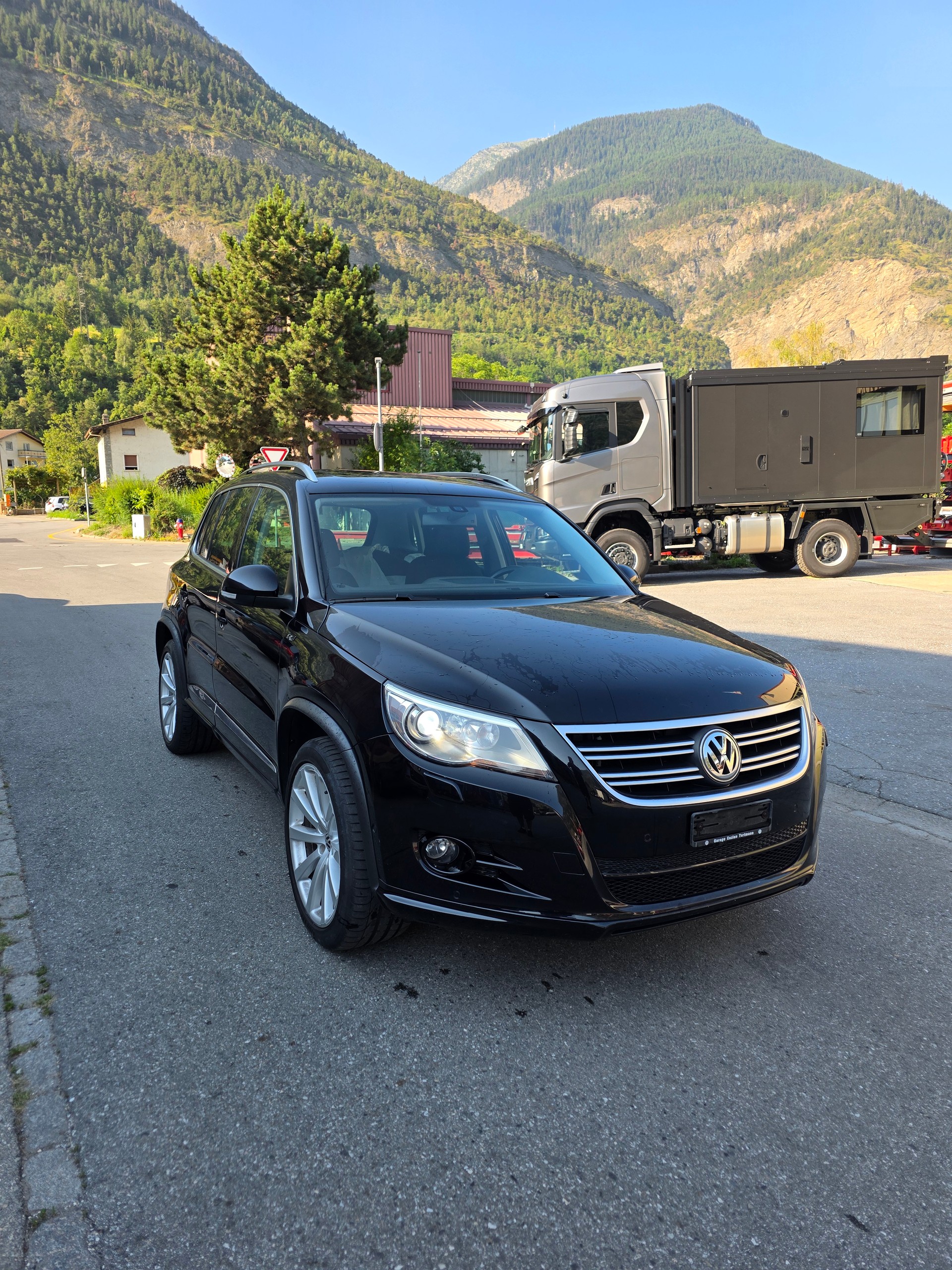 VW Tiguan 2.0 TSI Sport&Style-image-2