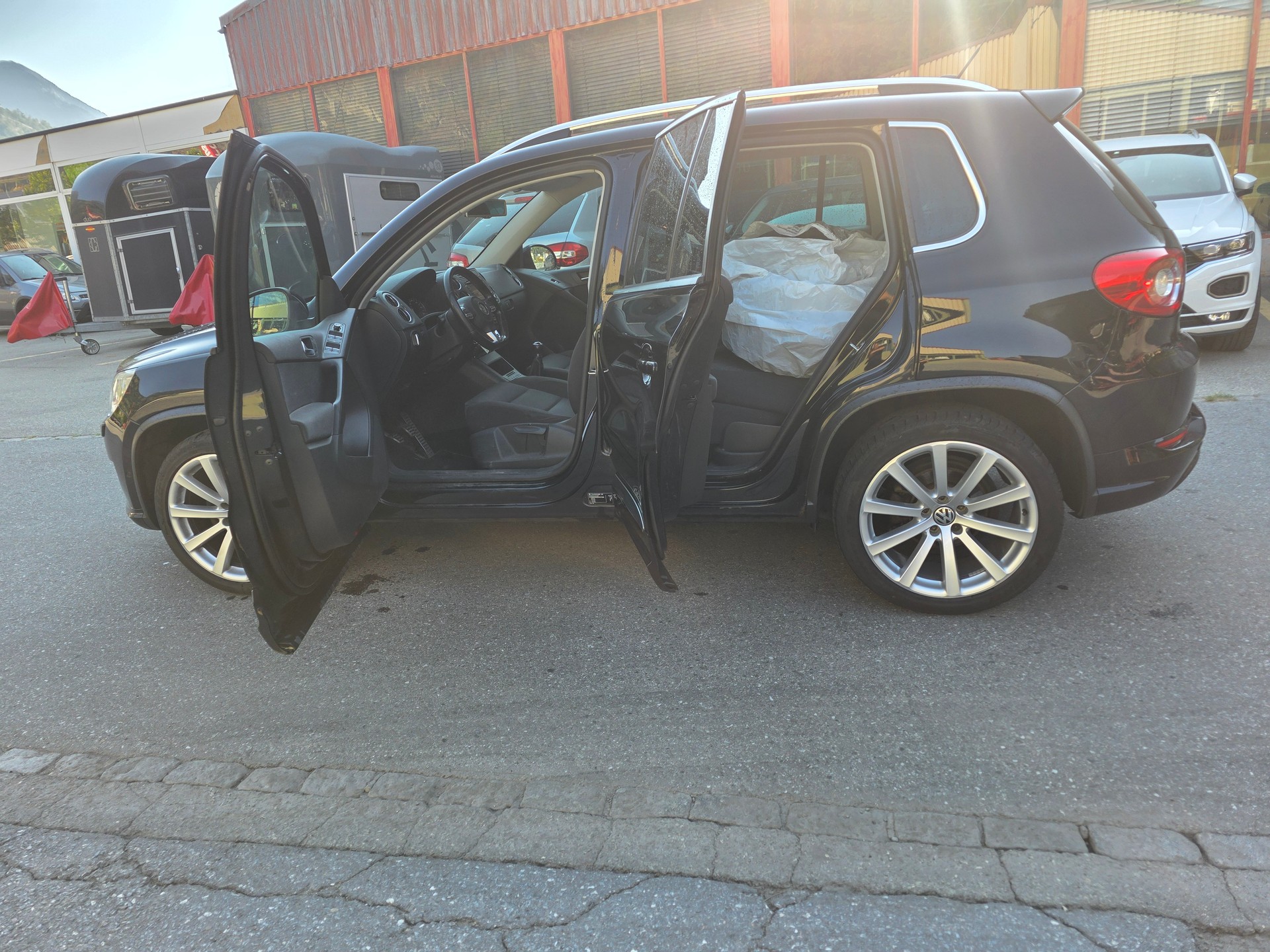 VW Tiguan 2.0 TSI Sport&Style-image-8