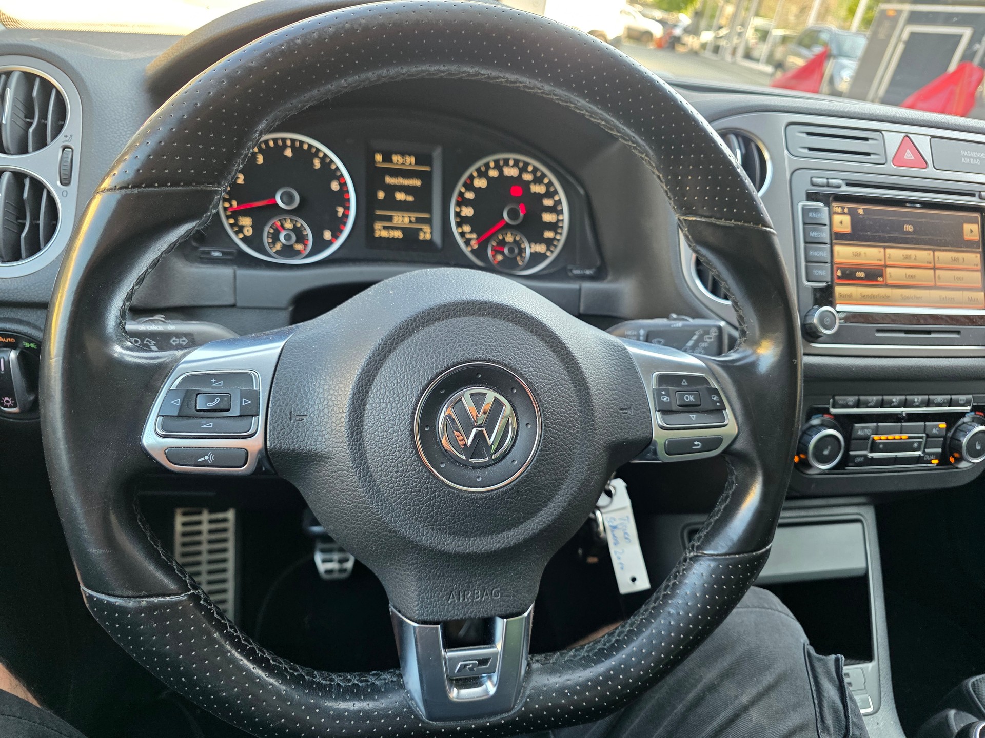 VW Tiguan 2.0 TSI Sport&Style-image-14
