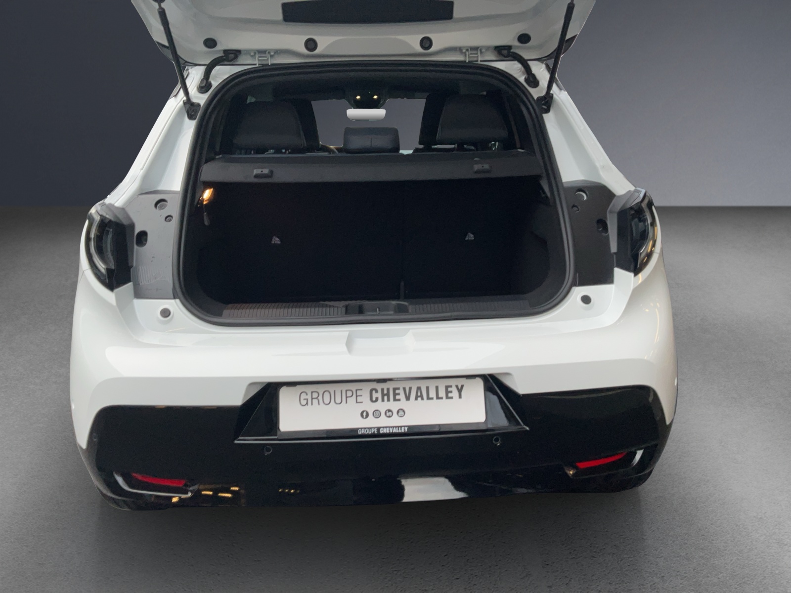 NISSAN Micra 52kWh Evolve-image-12