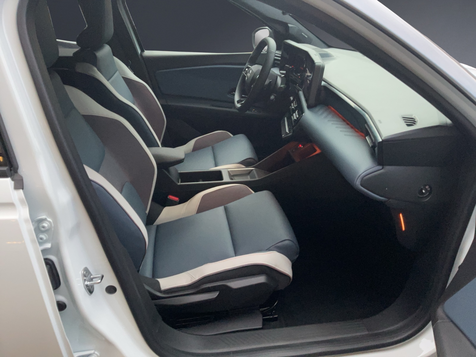 NISSAN Micra 52kWh Evolve-image-7