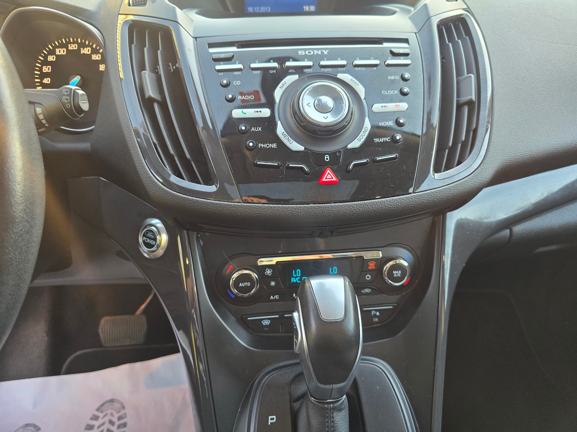 FORD Kuga 2.0 TDCi Titanium 4WD PowerShift-image-22