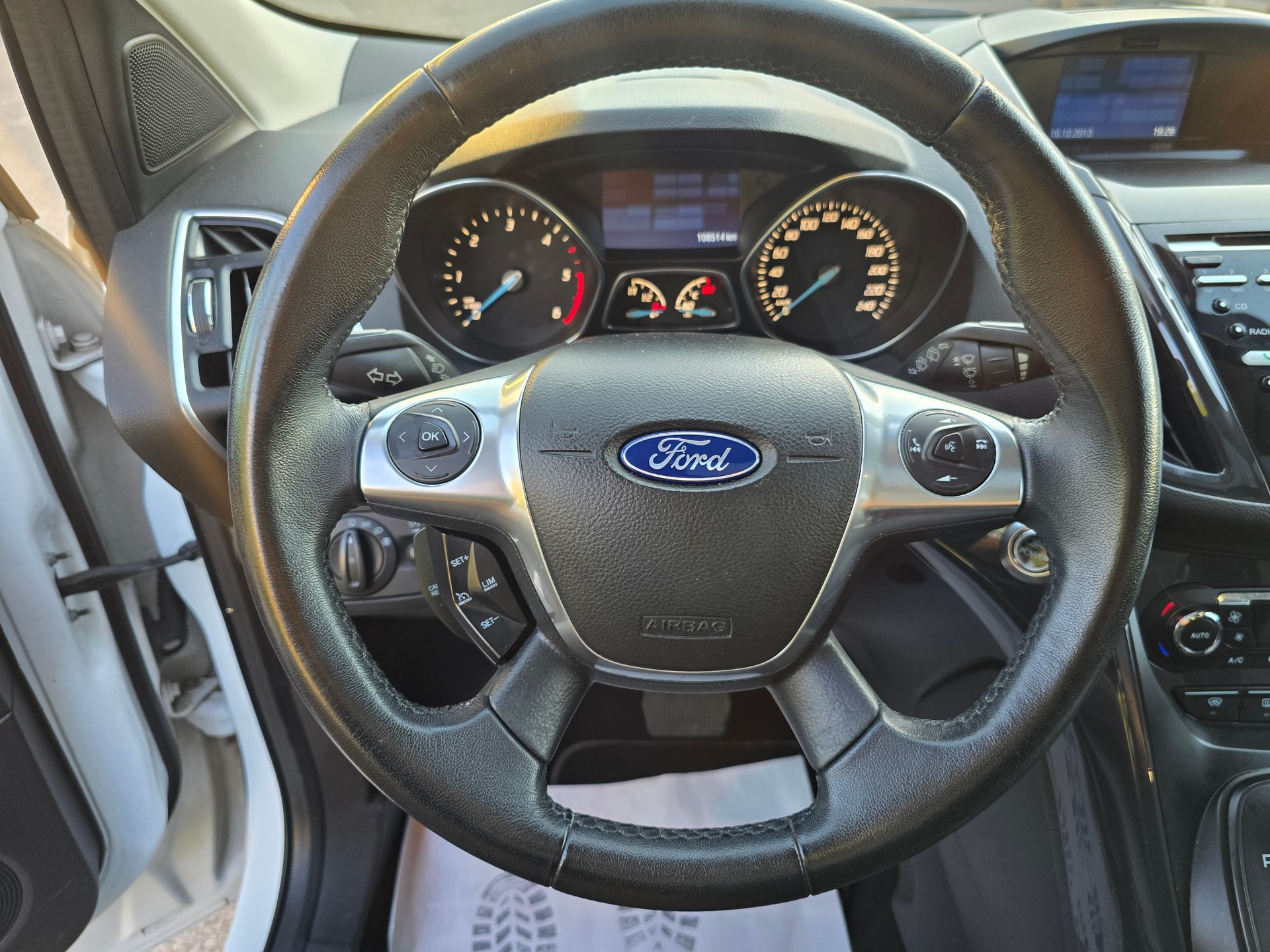 FORD Kuga 2.0 TDCi Titanium 4WD PowerShift-image-19