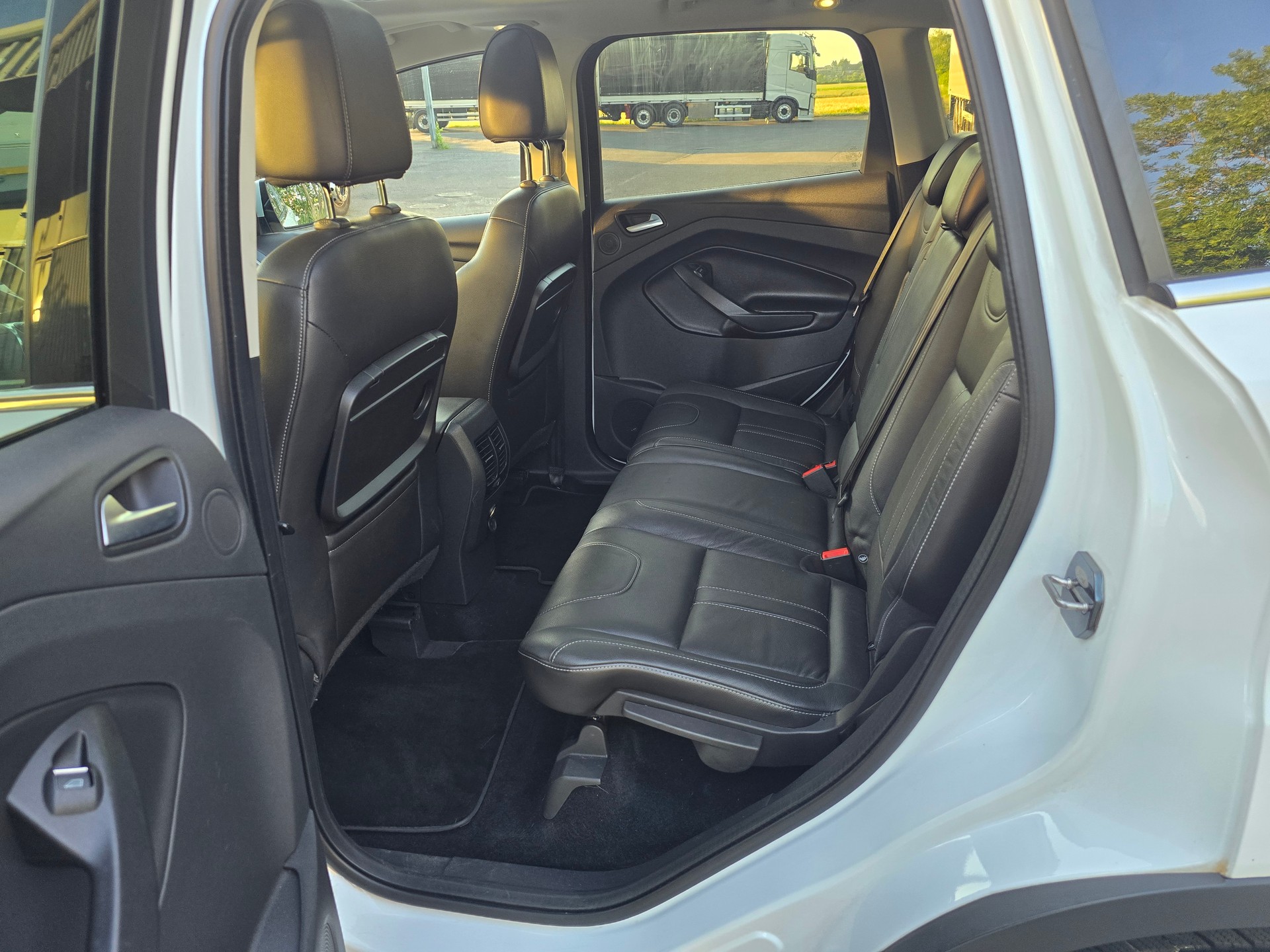 FORD Kuga 2.0 TDCi Titanium 4WD PowerShift-image-15
