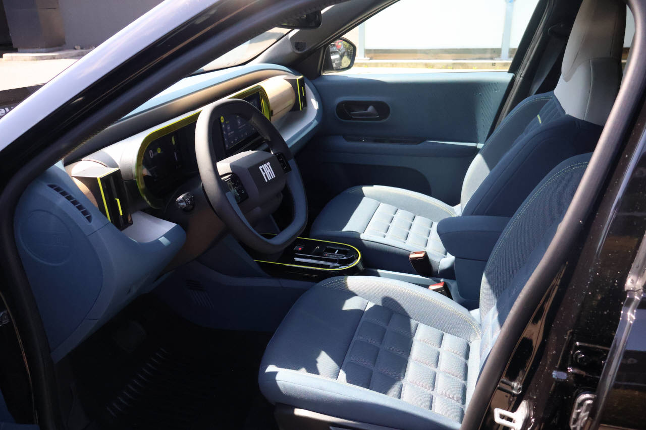 FIAT Grande Panda 1.2 Hybrid La Prima-image-12