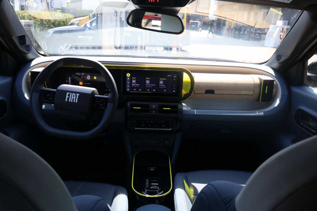 FIAT Grande Panda 1.2 Hybrid La Prima-image-10