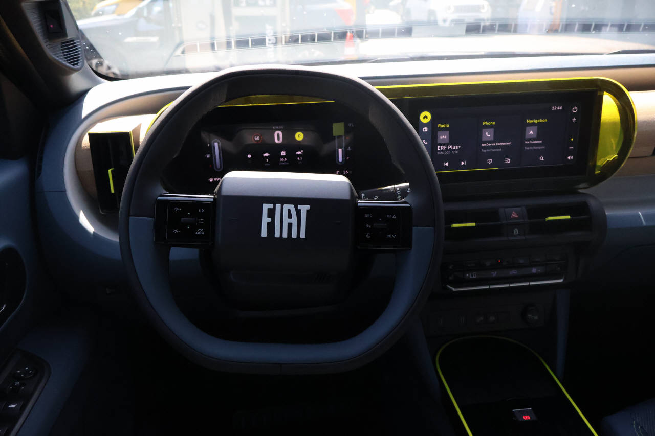 FIAT Grande Panda 1.2 Hybrid La Prima-image-11