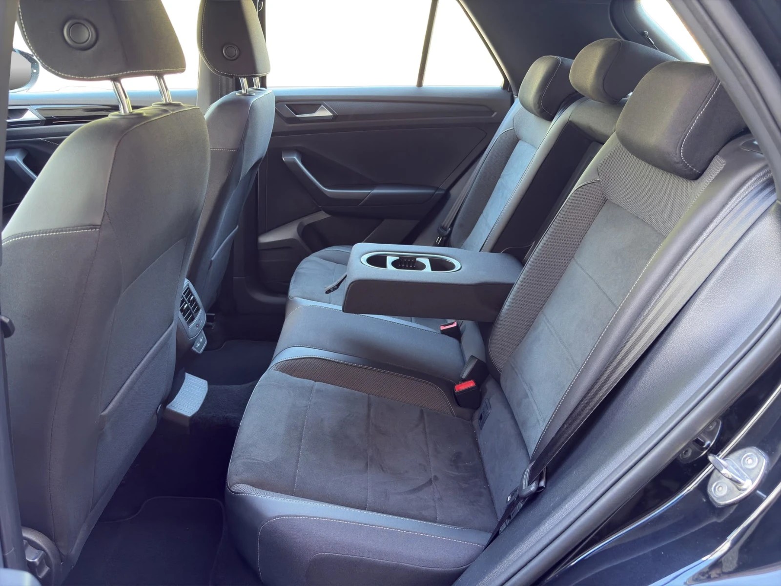 VW 2.0 TSI R-Line DSG 4motion-image-15