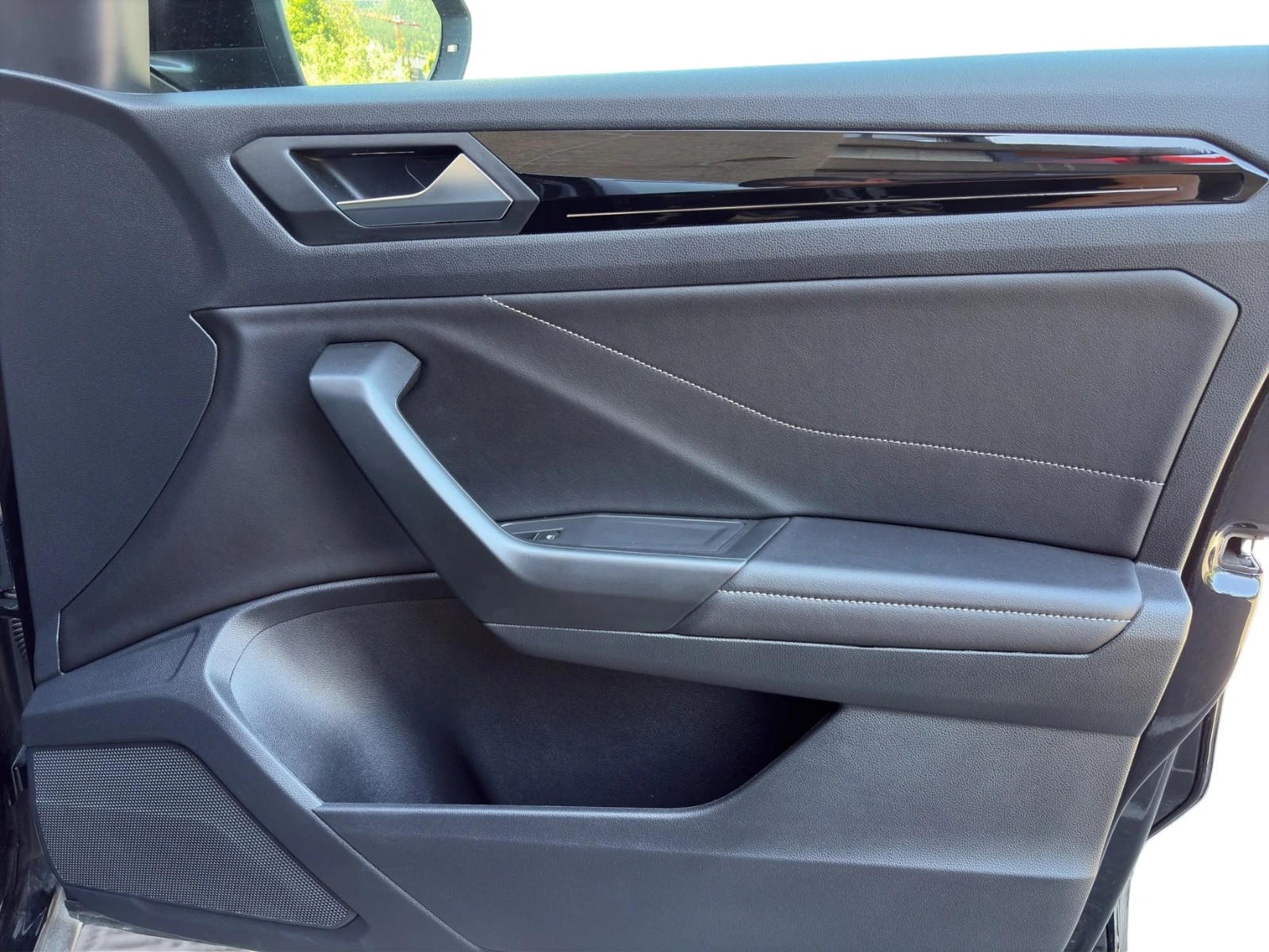 VW 2.0 TSI R-Line DSG 4motion-image-8